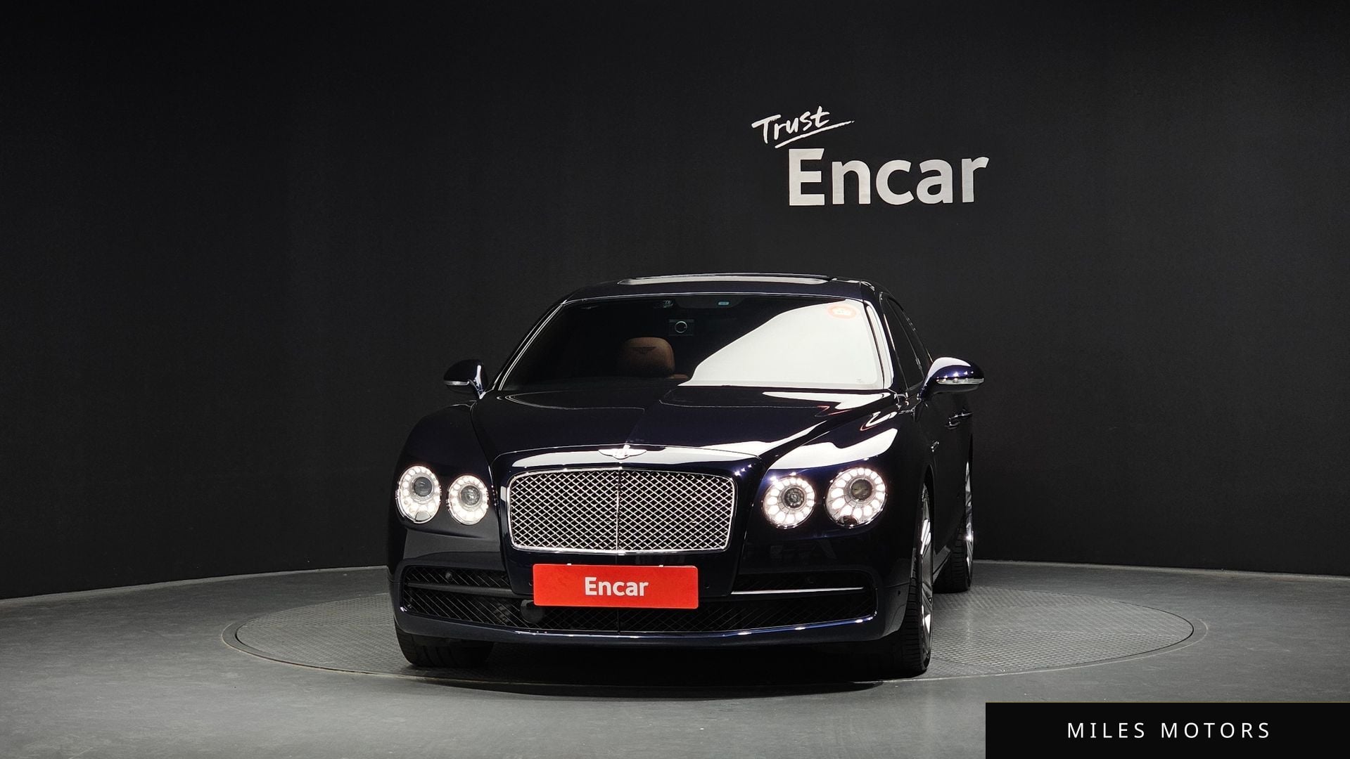 Bentley Flying Spur 2018 — миниатюра 3