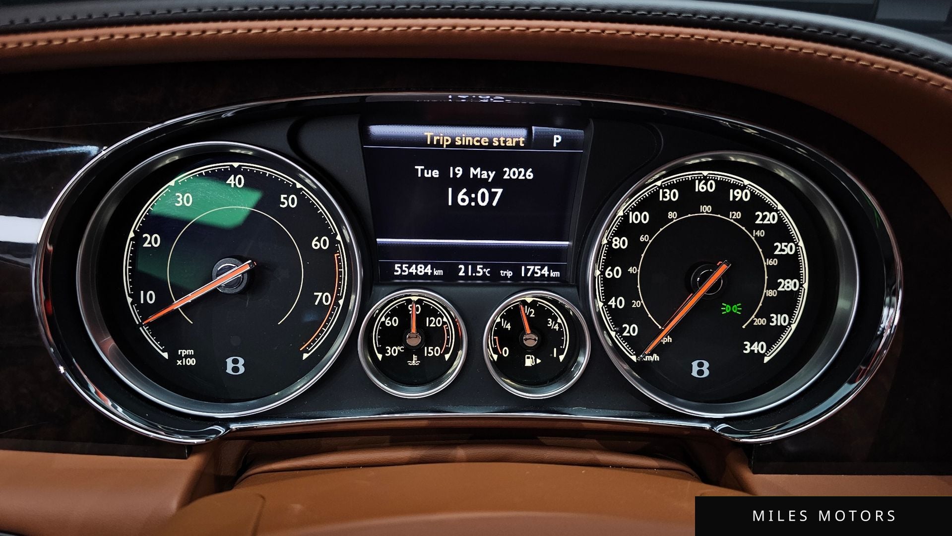 Bentley Flying Spur 2018 — миниатюра 11
