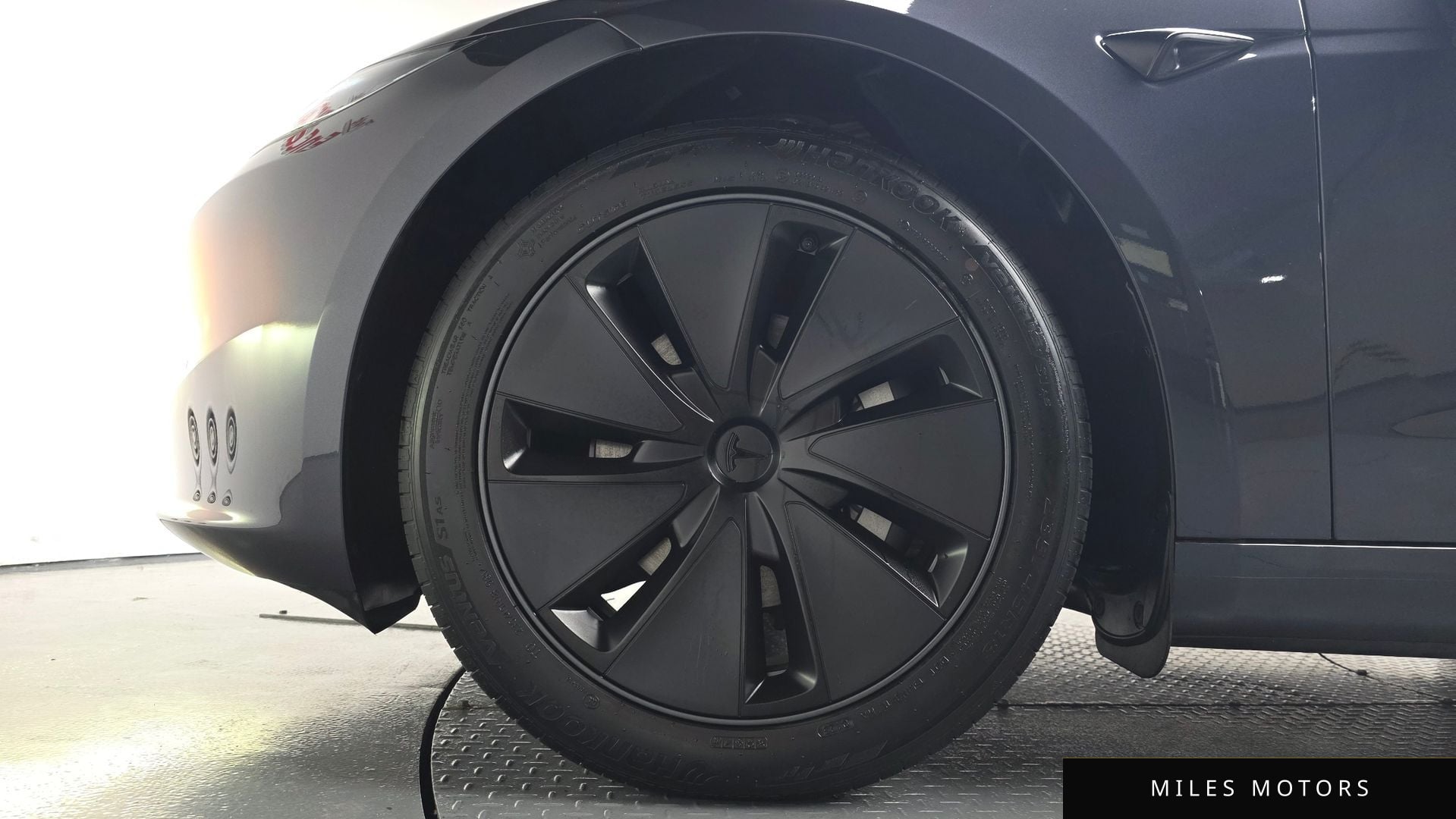 Tesla Model 3 2025 — миниатюра 4