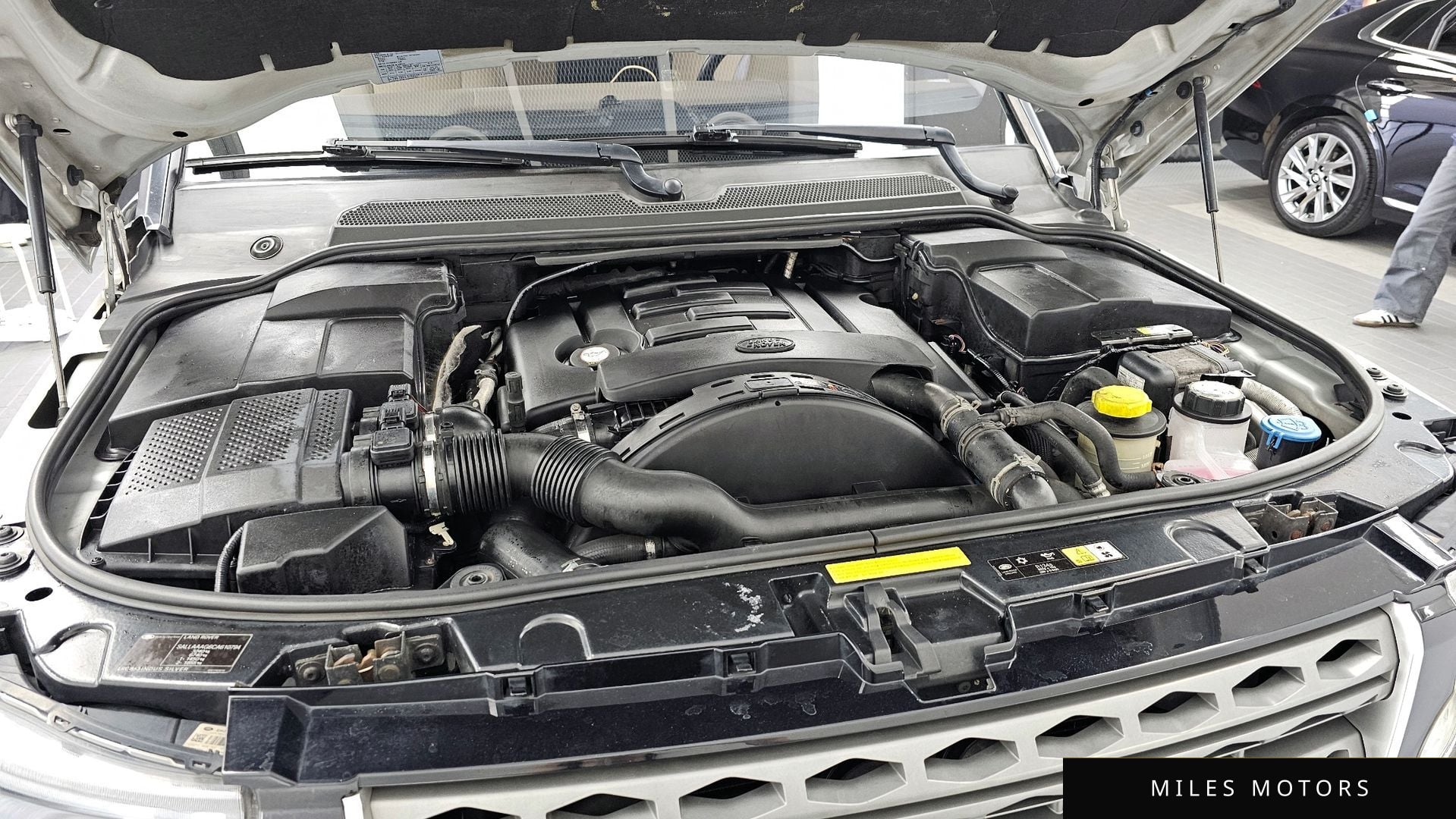 Land Rover Discovery 2012 — миниатюра 6