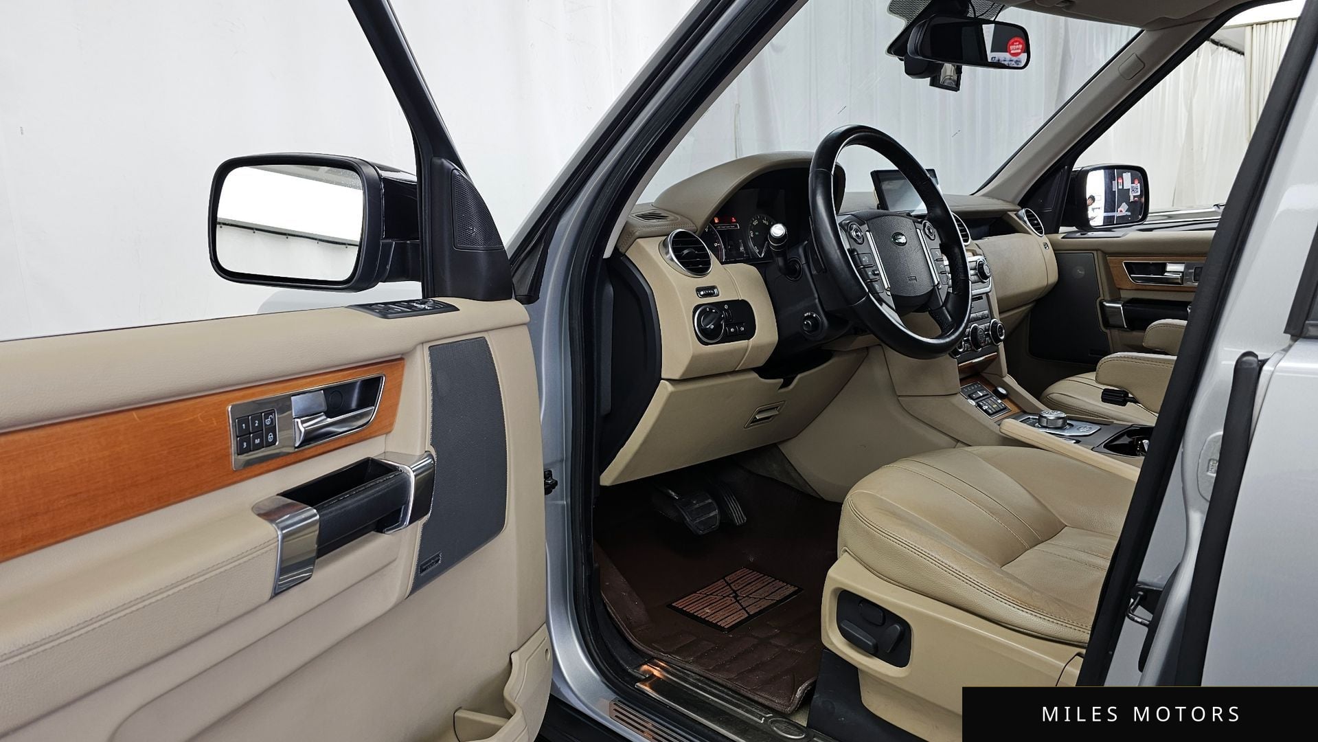 Land Rover Discovery 2012 — миниатюра 10