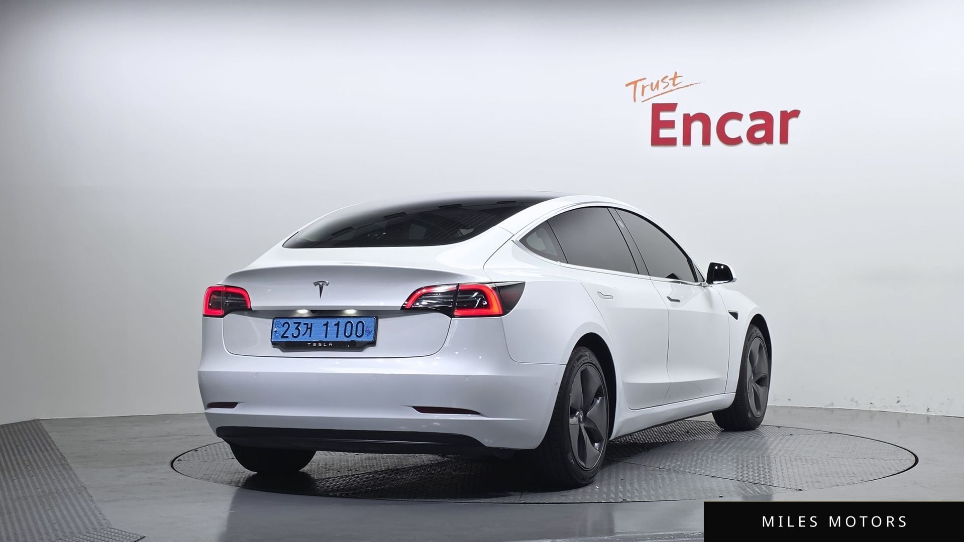 Tesla Model 3 2020 — миниатюра 2