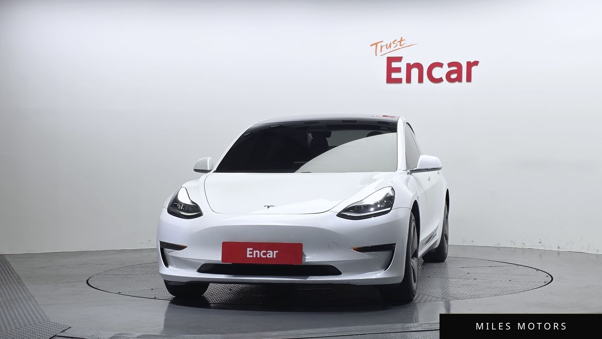 Tesla Model 3 2020 — миниатюра 3