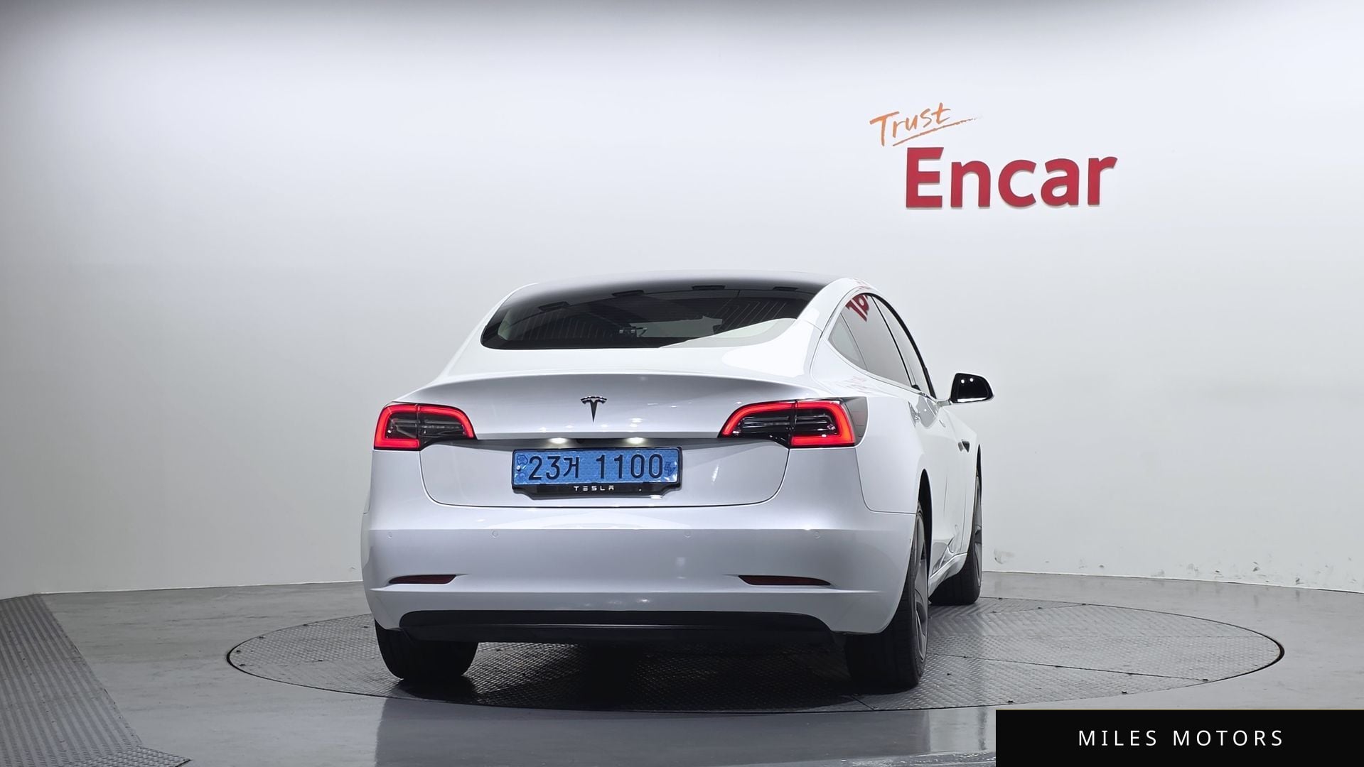 Tesla Model 3 2020 — миниатюра 4