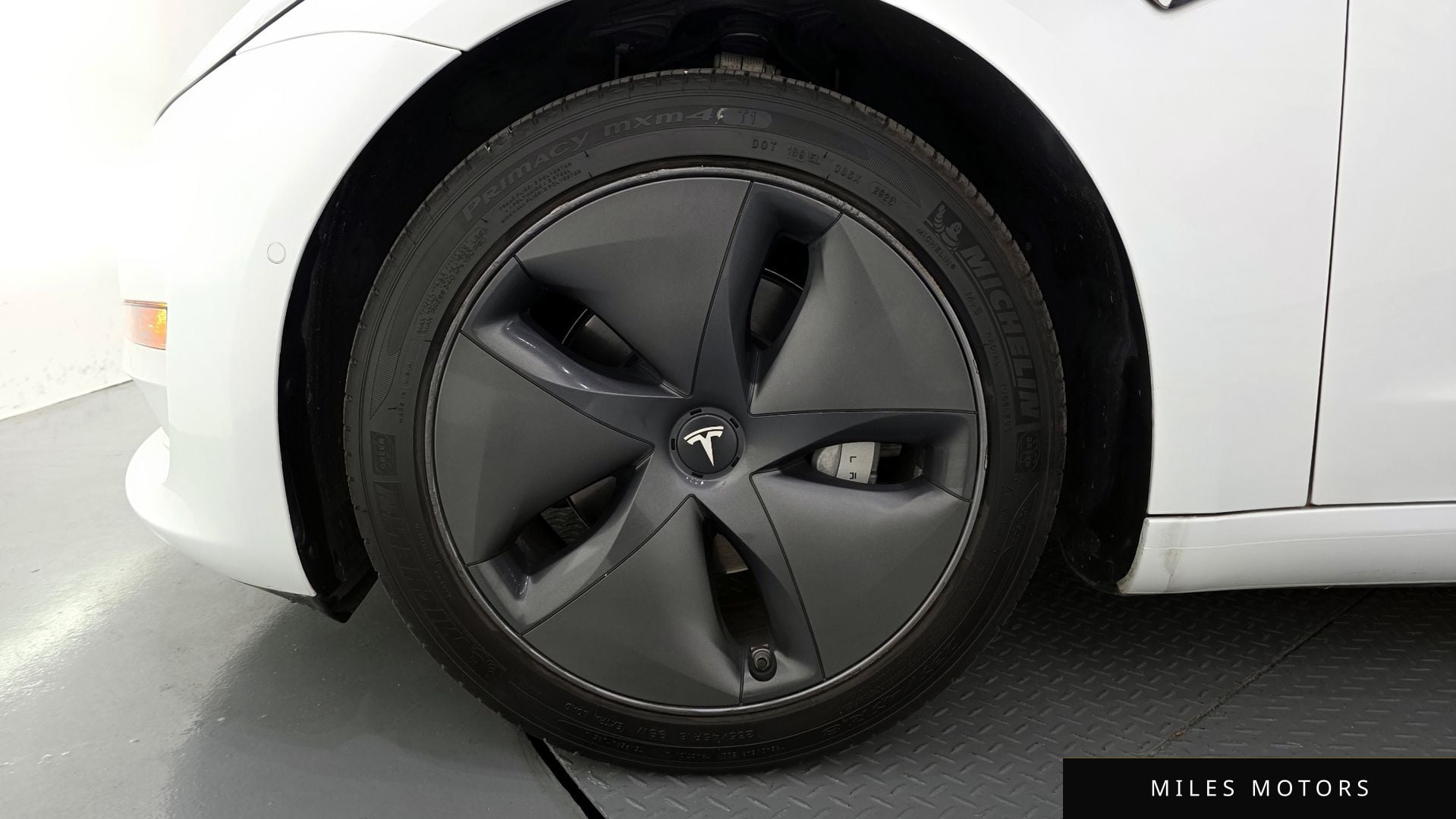 Tesla Model 3 2020 — миниатюра 5