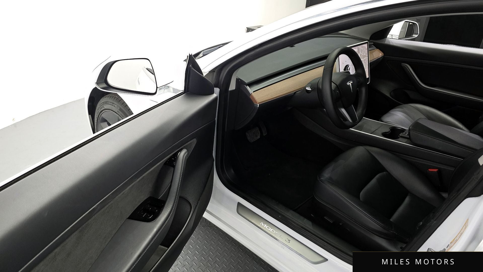 Tesla Model 3 2020 — миниатюра 10