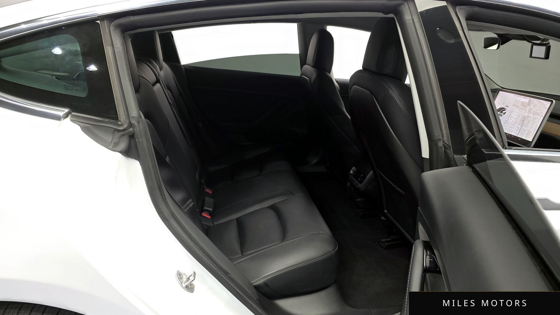 Tesla Model 3 2020 — миниатюра 11