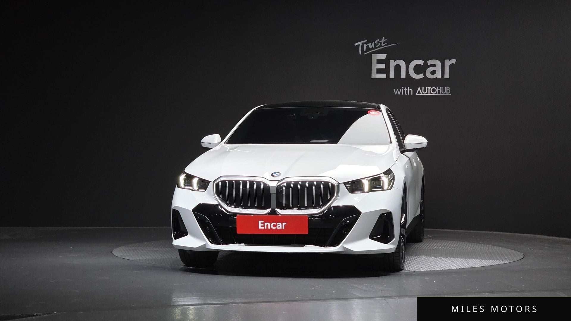 BMW 5 Series (G60) 2025 — миниатюра 3