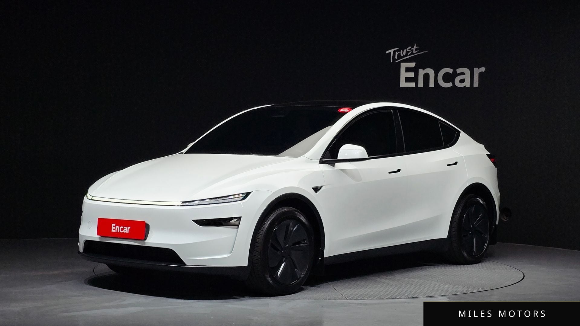 Tesla Model Y 2025 — фото 1 из 12