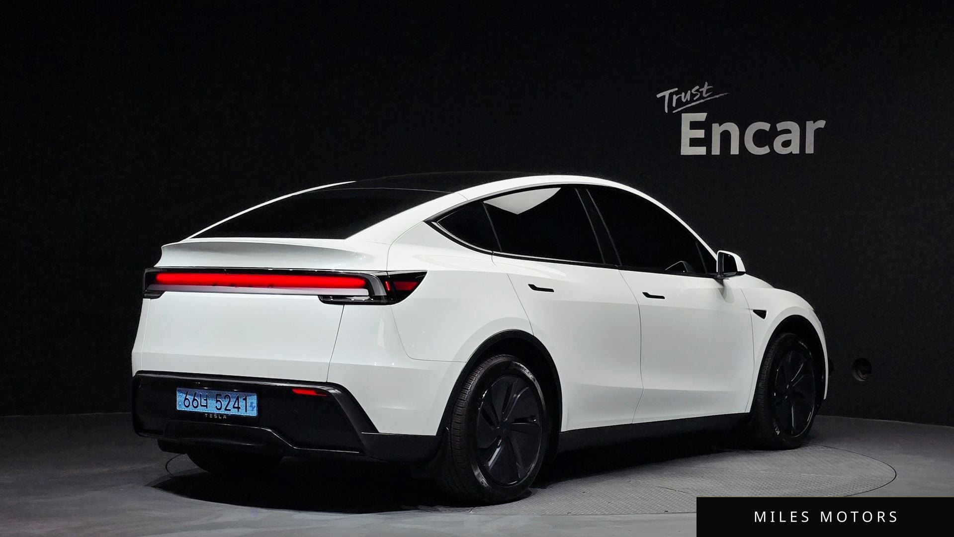 Tesla Model Y 2025 — миниатюра 2