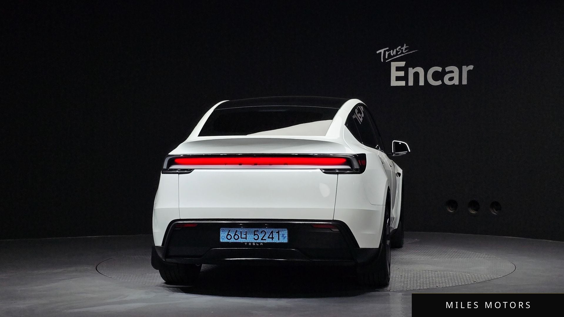 Tesla Model Y 2025 — миниатюра 4