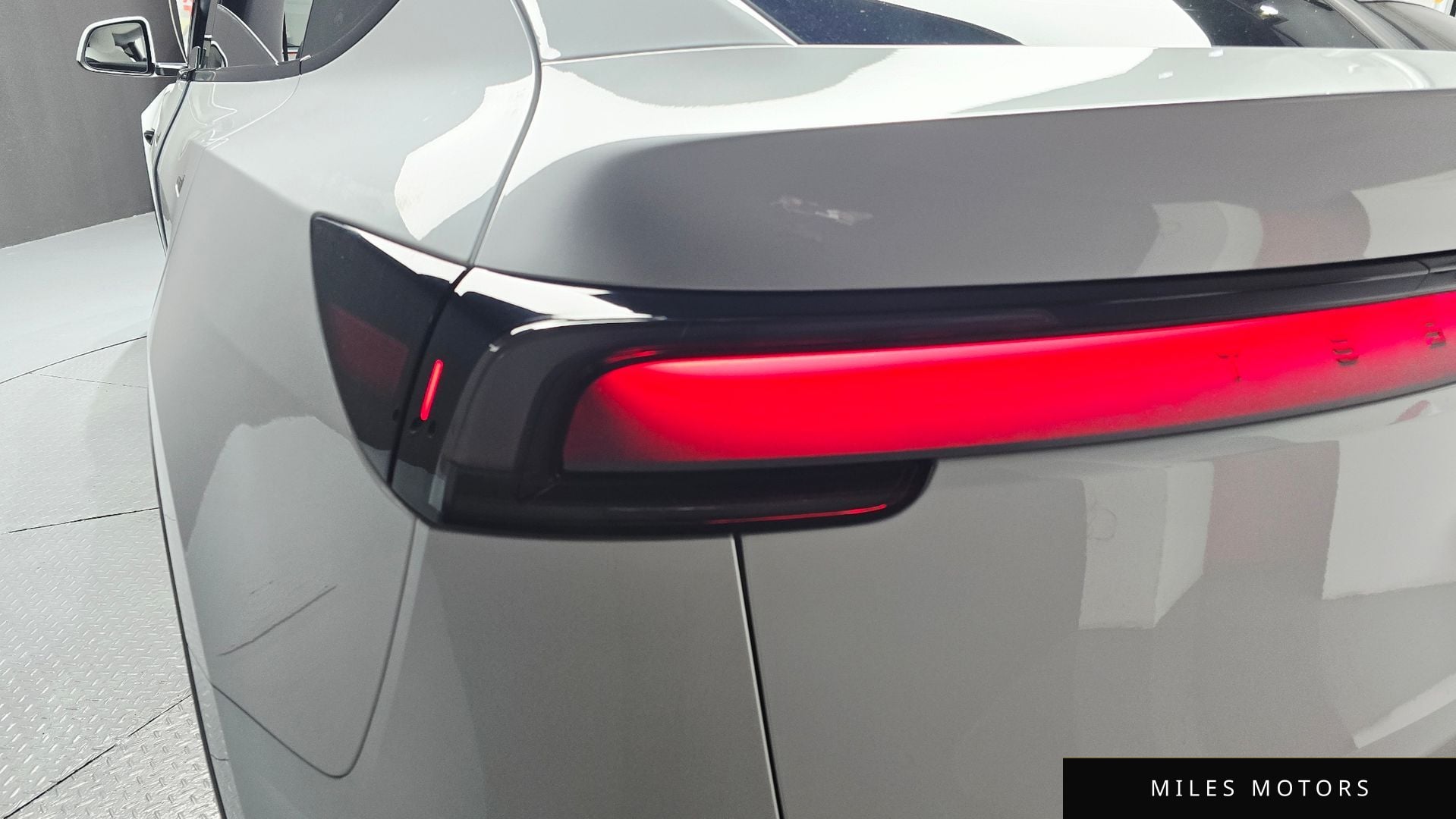 Tesla Model Y 2025 — миниатюра 9