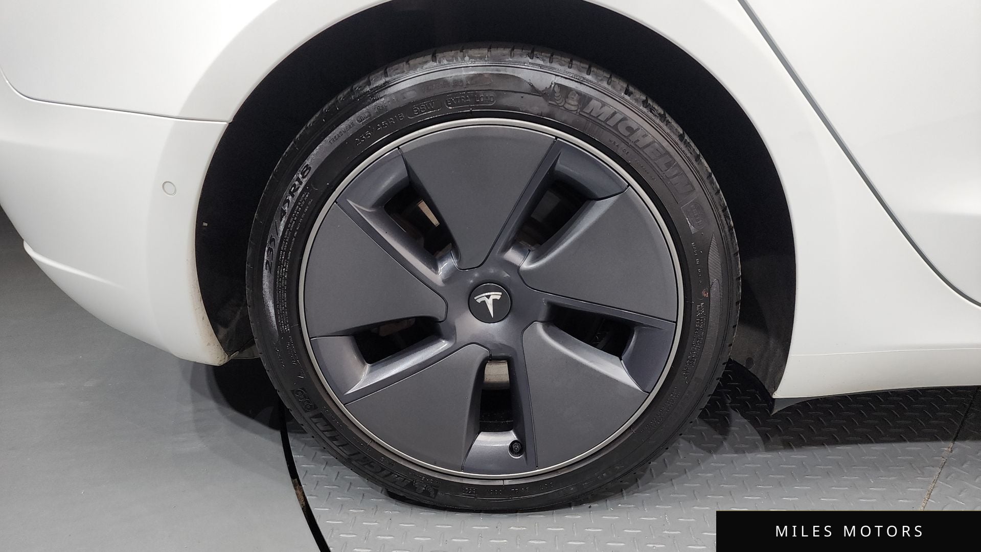 Tesla Model 3 2022 — миниатюра 5