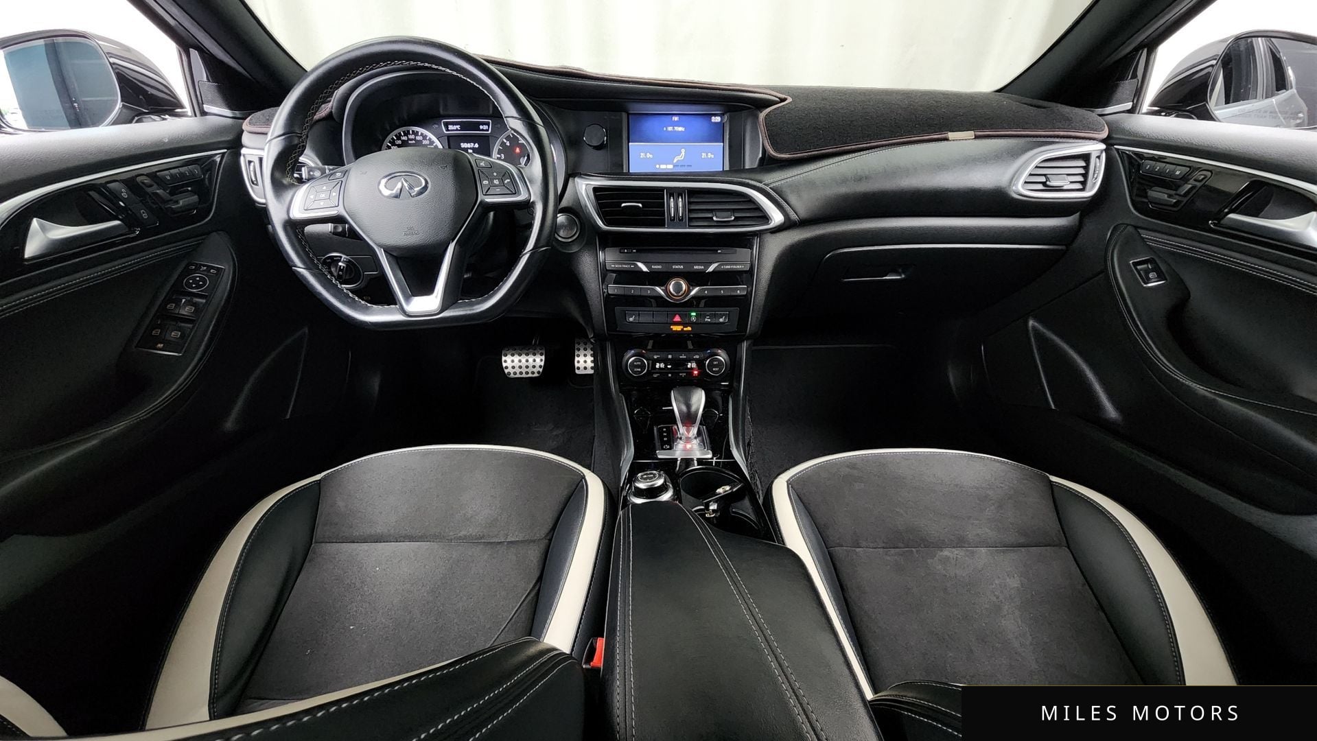 Infiniti Q30 2018 — миниатюра 9