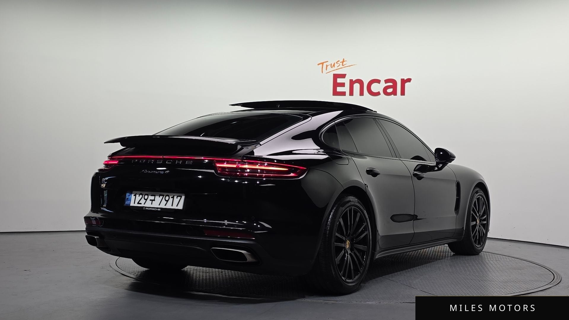 Porsche Panamera 2018 — миниатюра 2