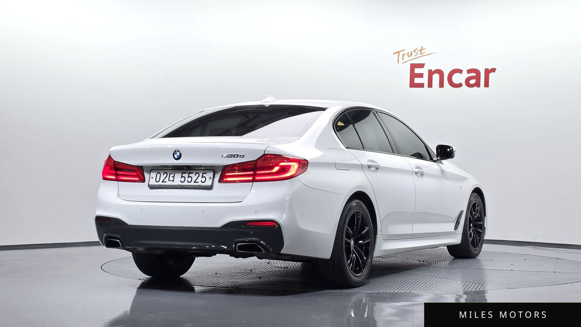 BMW 5 Series (G30) 2017 — фото 1 из 12