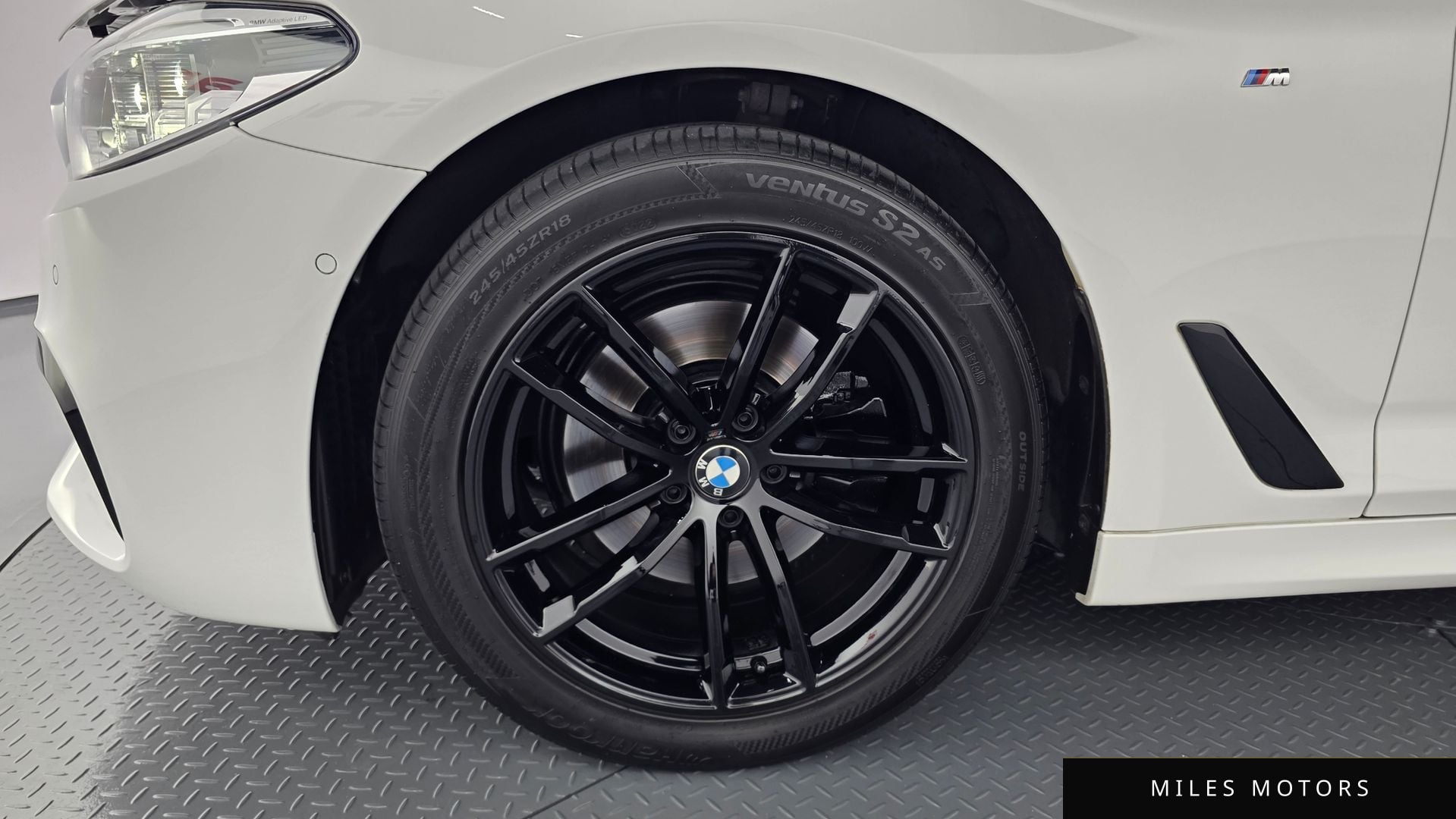 BMW 5 Series (G30) 2017 — миниатюра 4