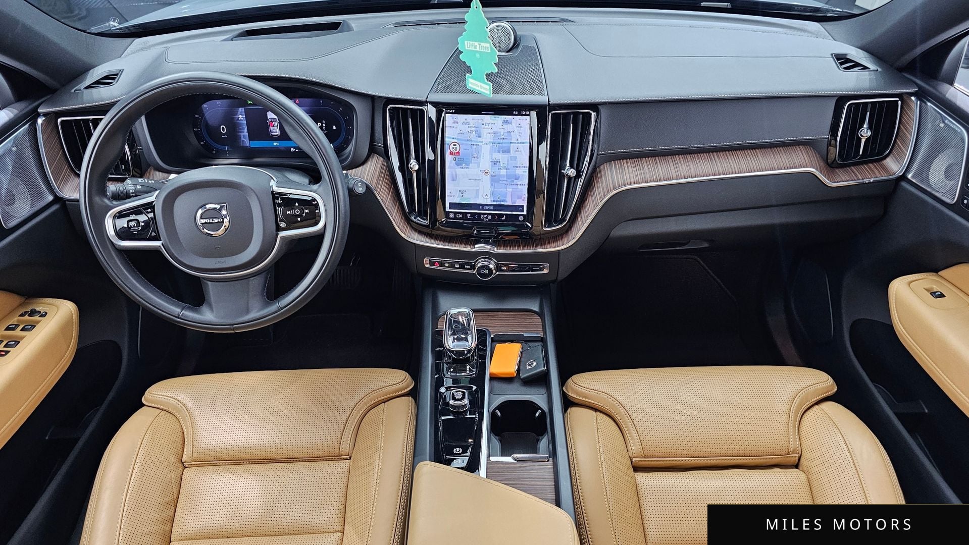 Volvo XC60 2022 — миниатюра 10