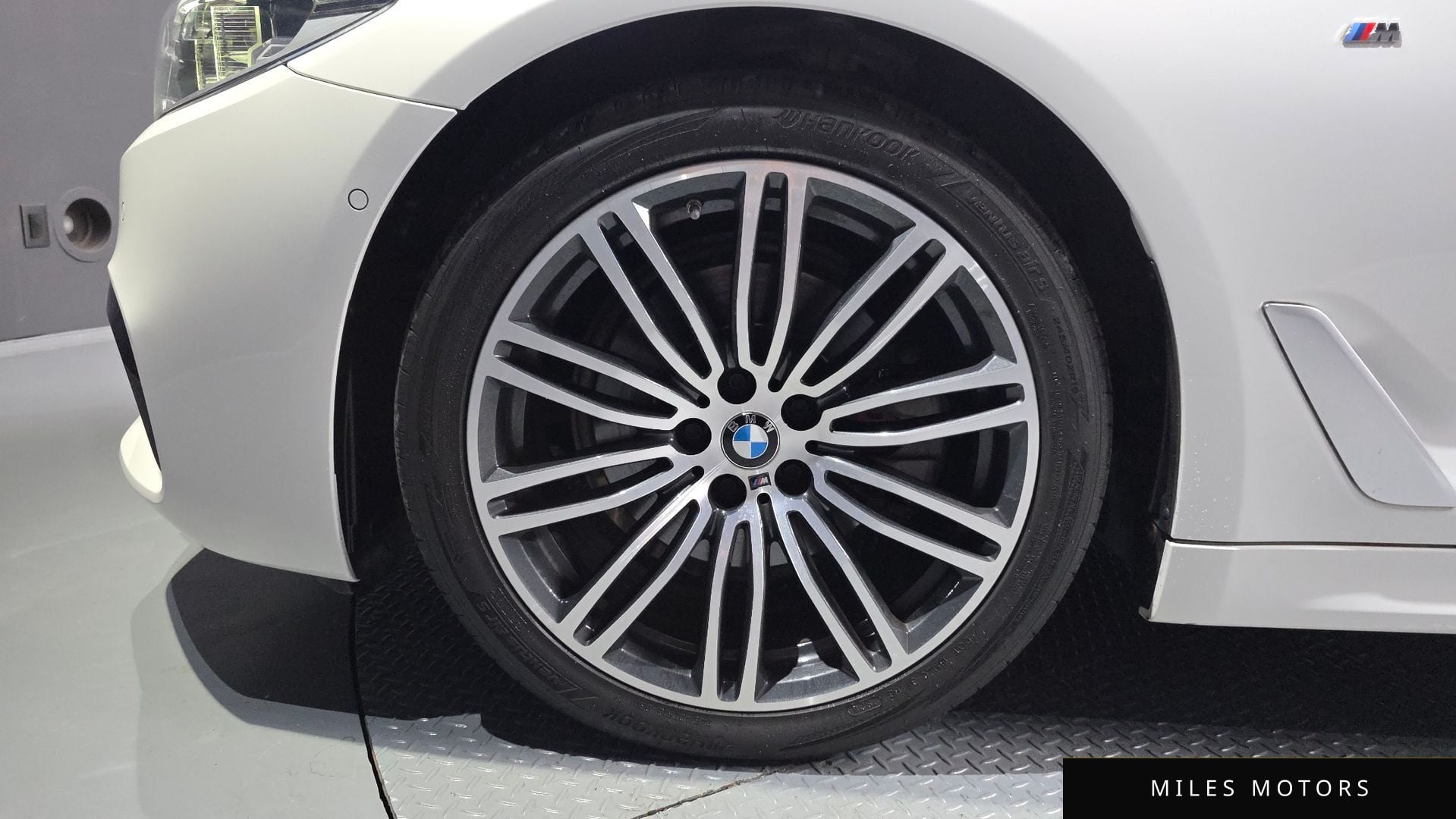 BMW 5 Series (G30) 2020 — миниатюра 5