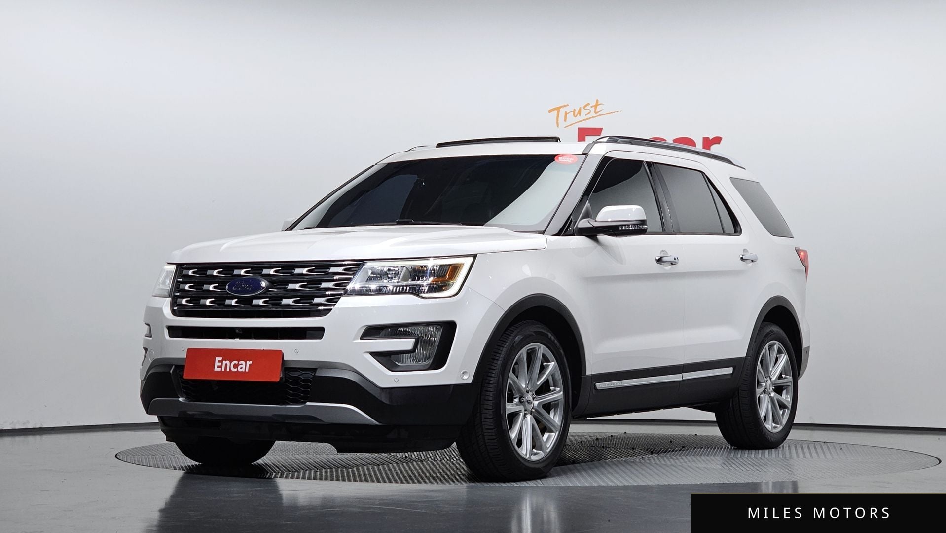 Ford Explorer 2016 — фото 1 из 12