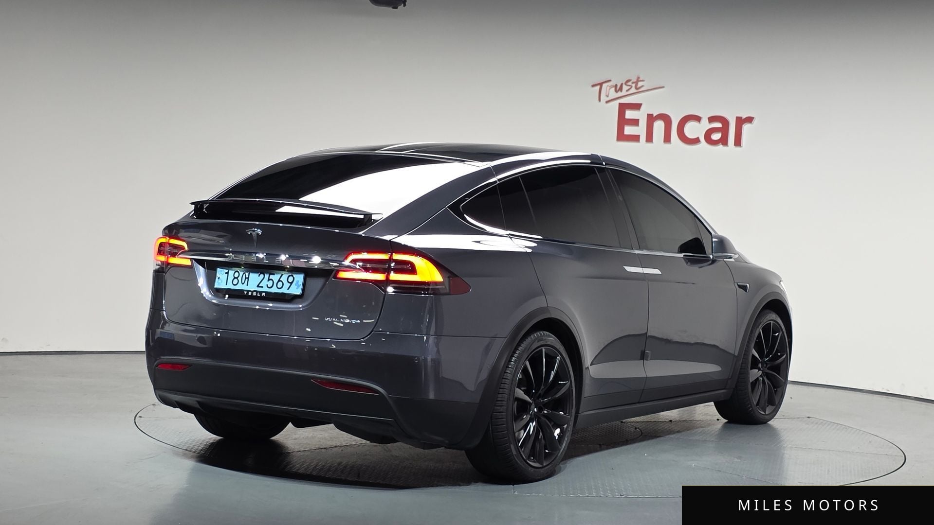 Tesla Model X 2020 — фото 1 из 12