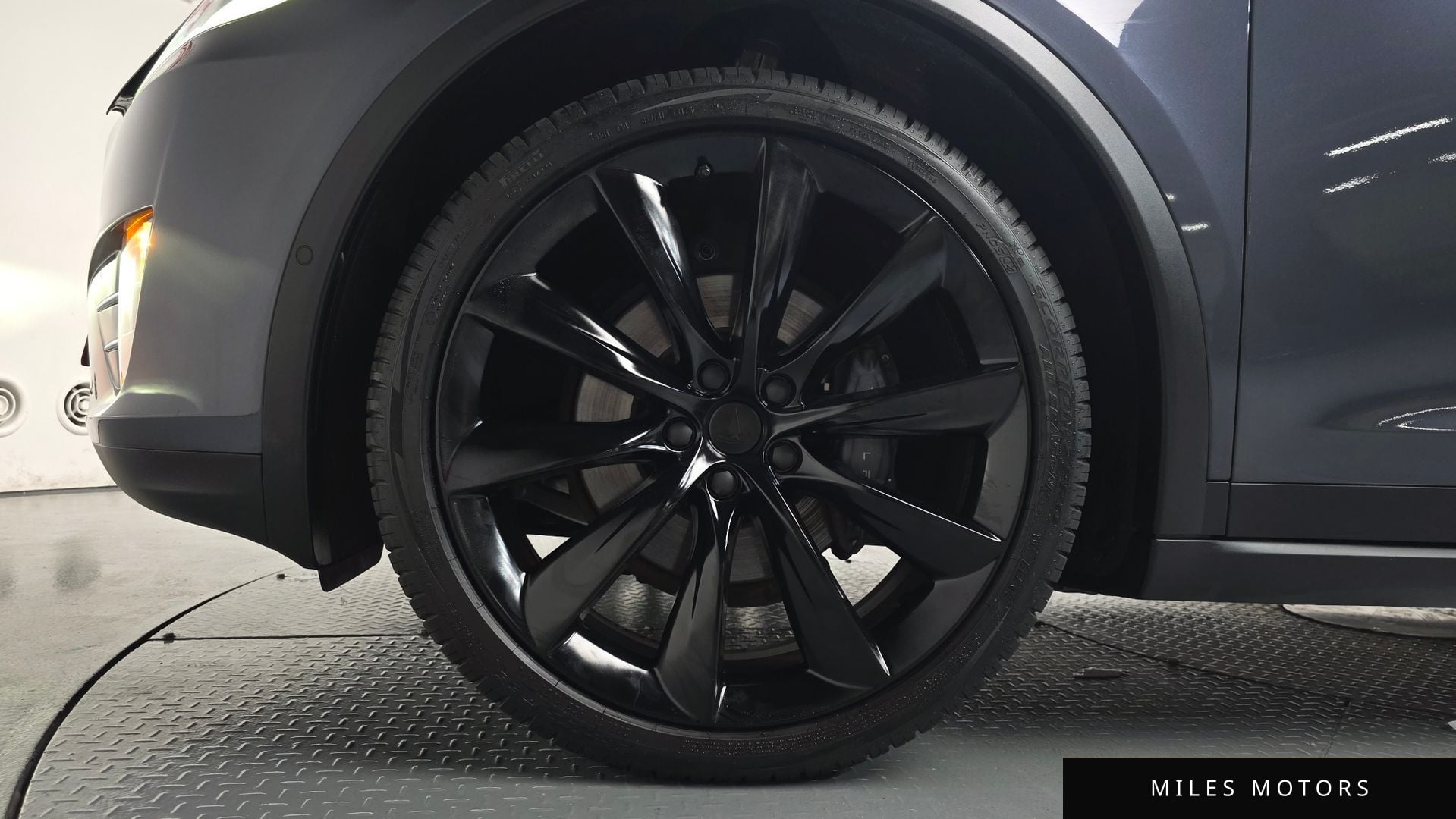 Tesla Model X 2020 — миниатюра 4