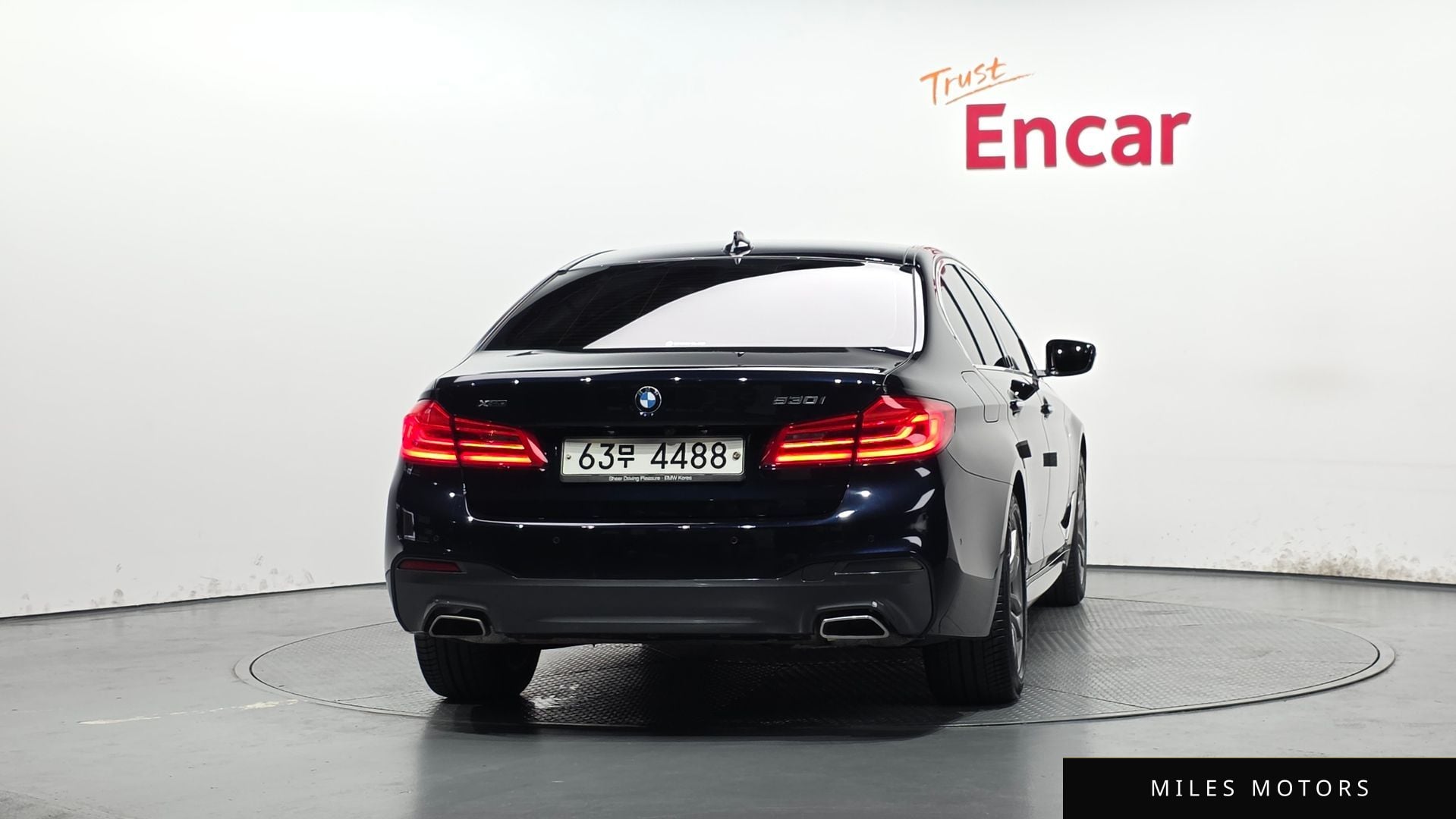 BMW 5 Series (G30) 2018 — миниатюра 3