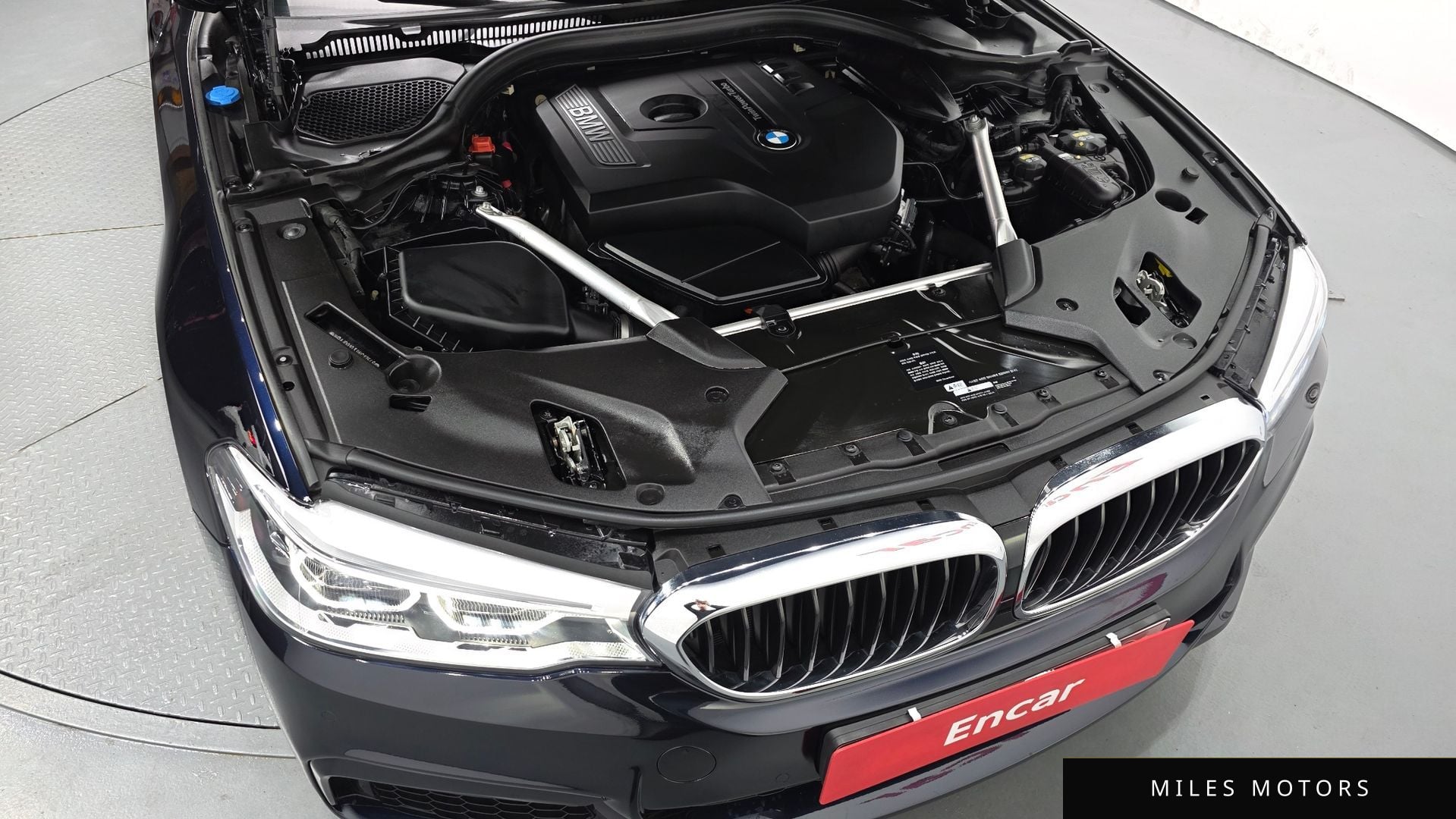 BMW 5 Series (G30) 2018 — миниатюра 5