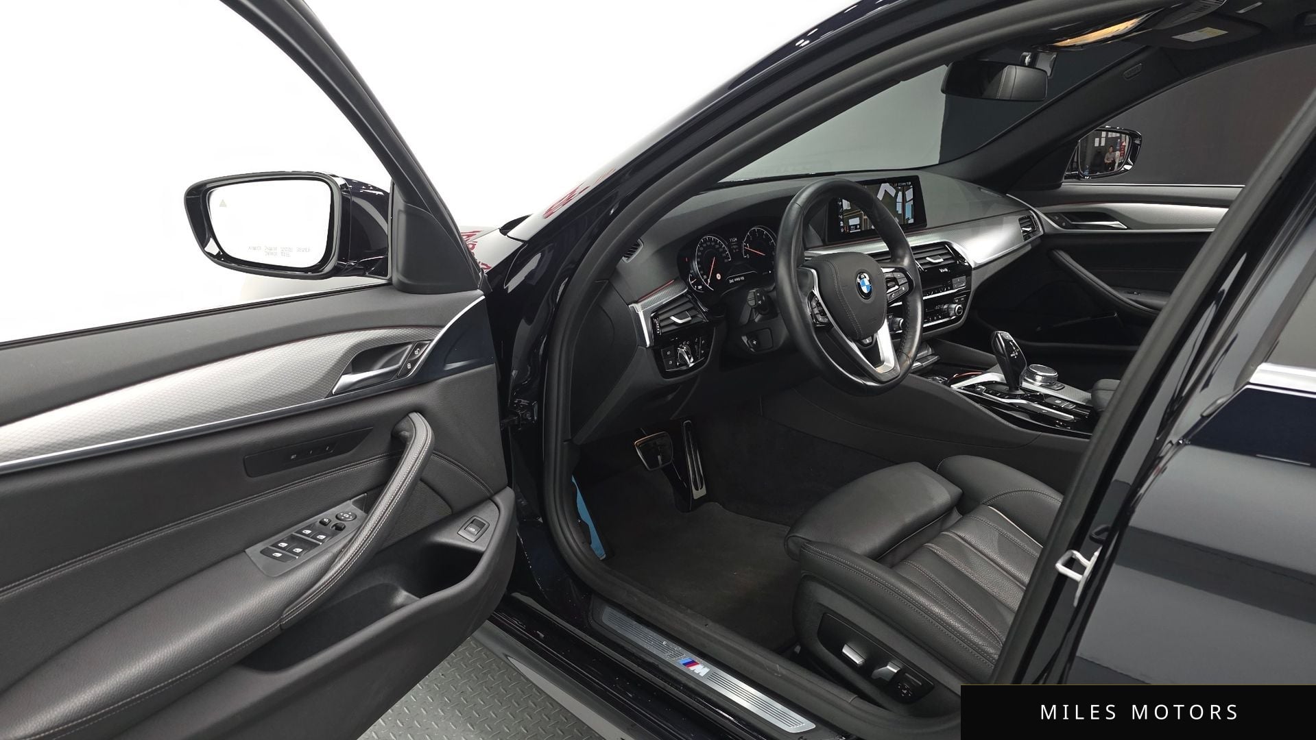 BMW 5 Series (G30) 2018 — миниатюра 12
