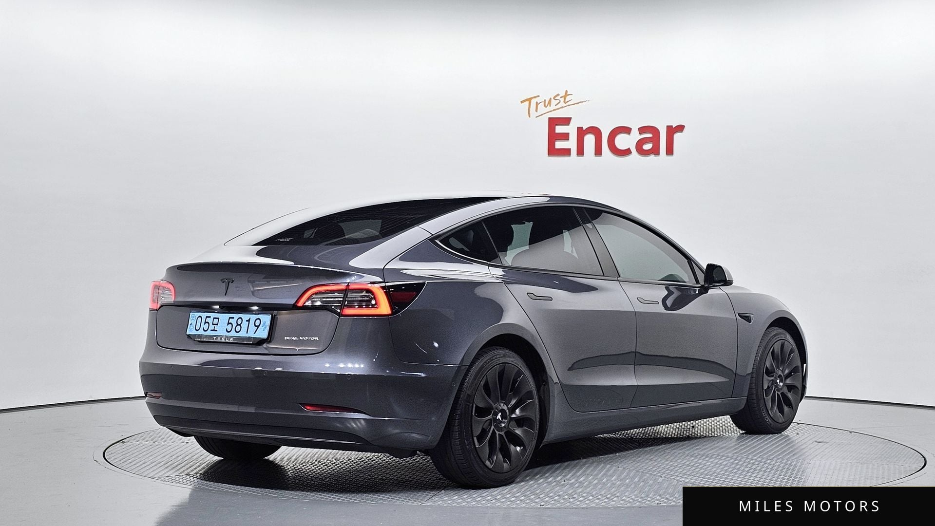 Tesla Model 3 2020 — миниатюра 2