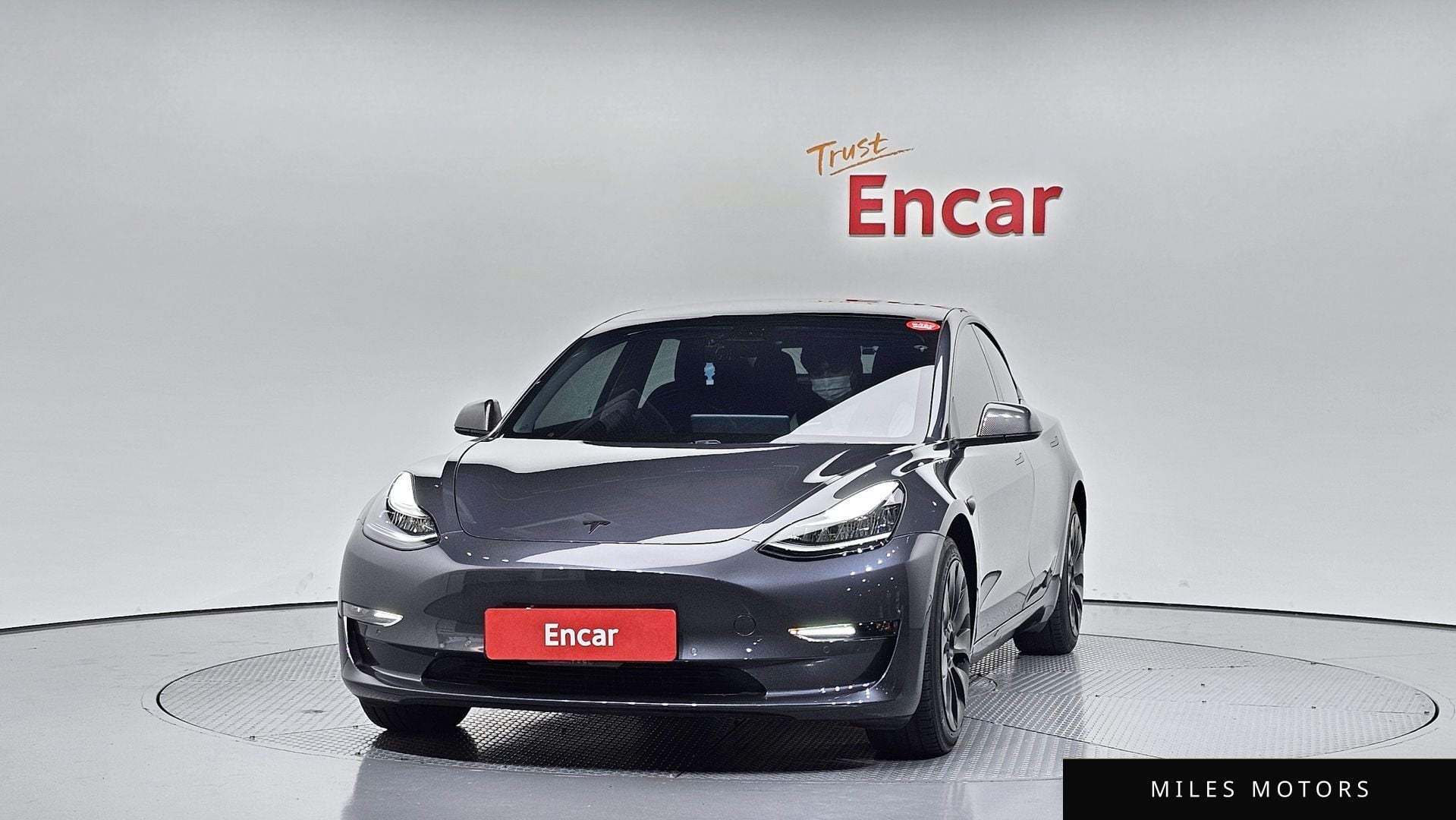 Tesla Model 3 2020 — миниатюра 3