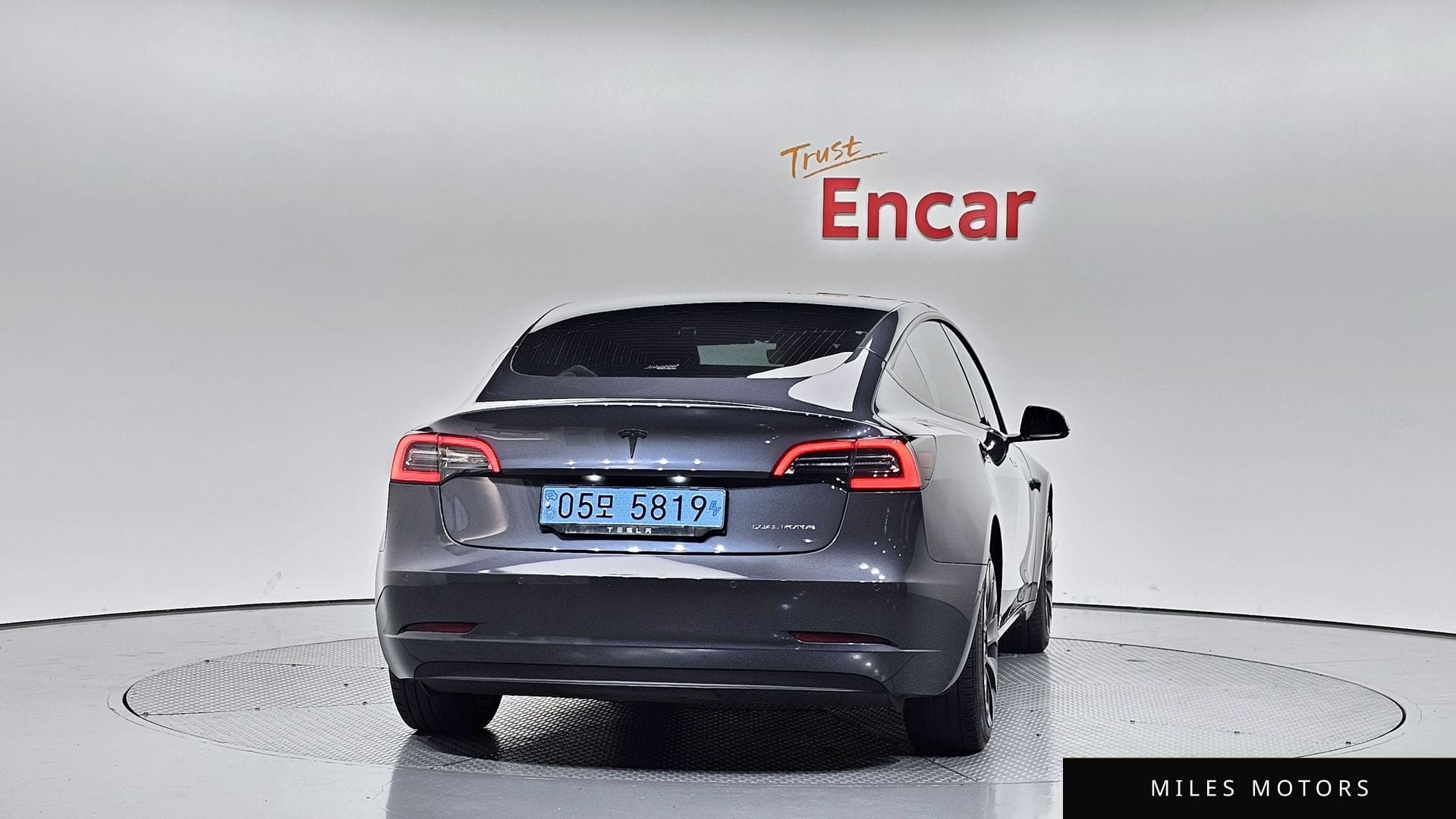 Tesla Model 3 2020 — миниатюра 4