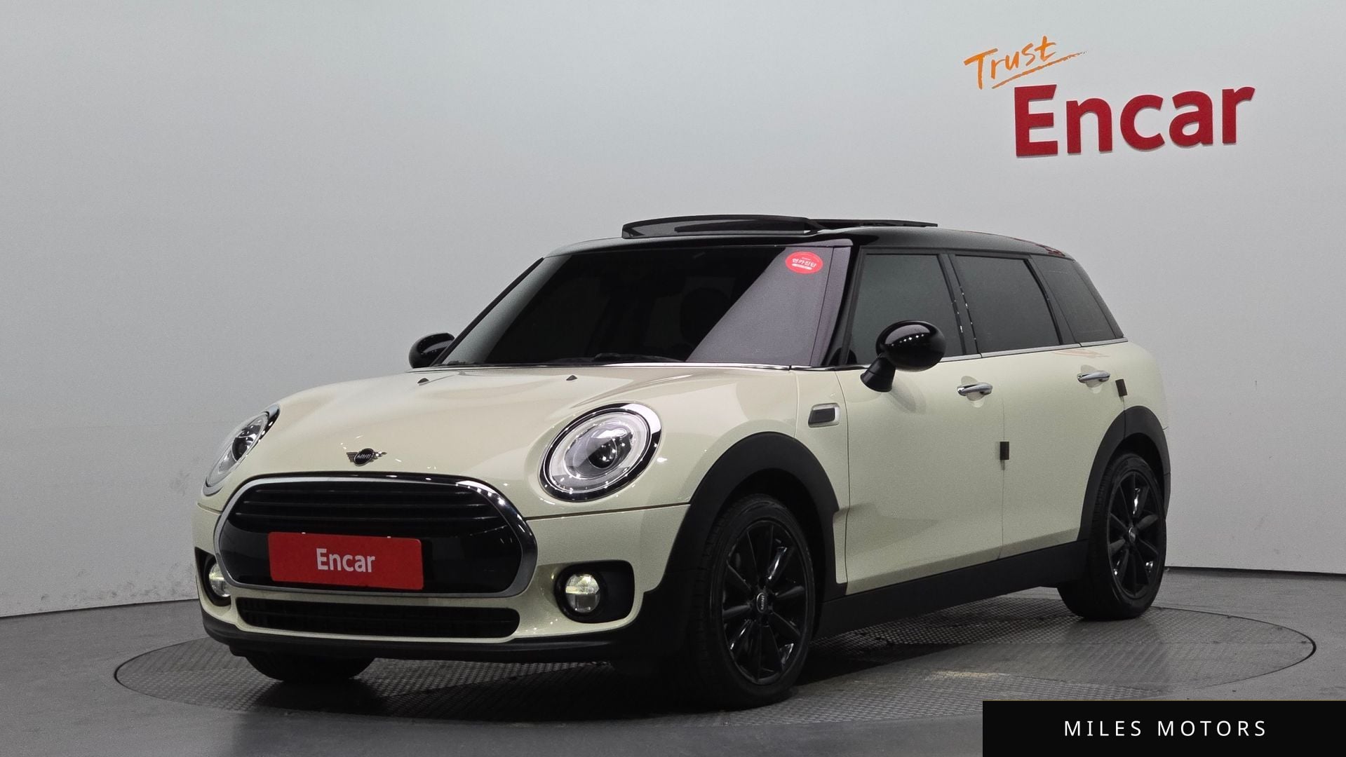MINI Clubman 2019 — фото 1 из 12