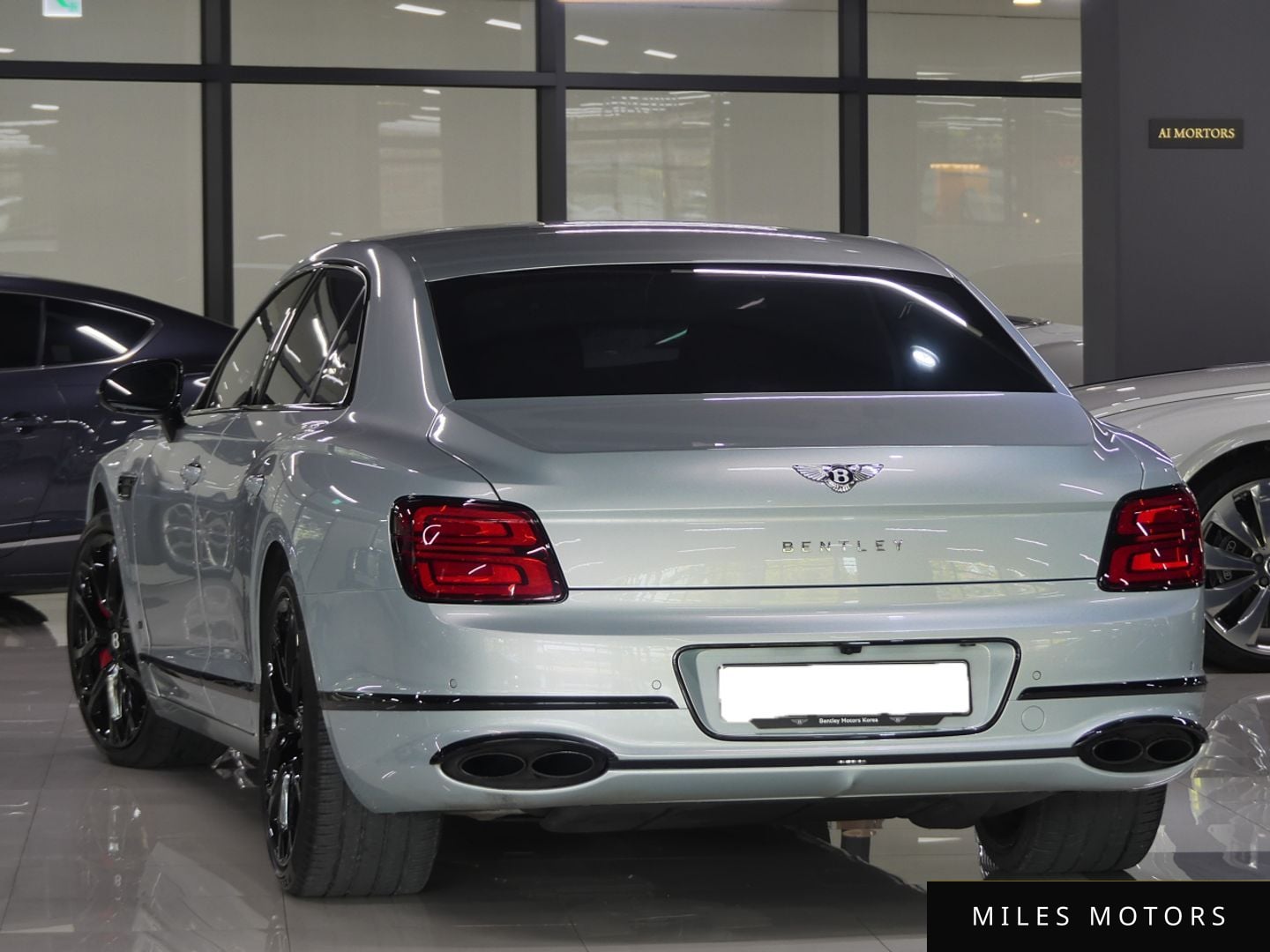 Bentley Flying Spur 2023 — миниатюра 3