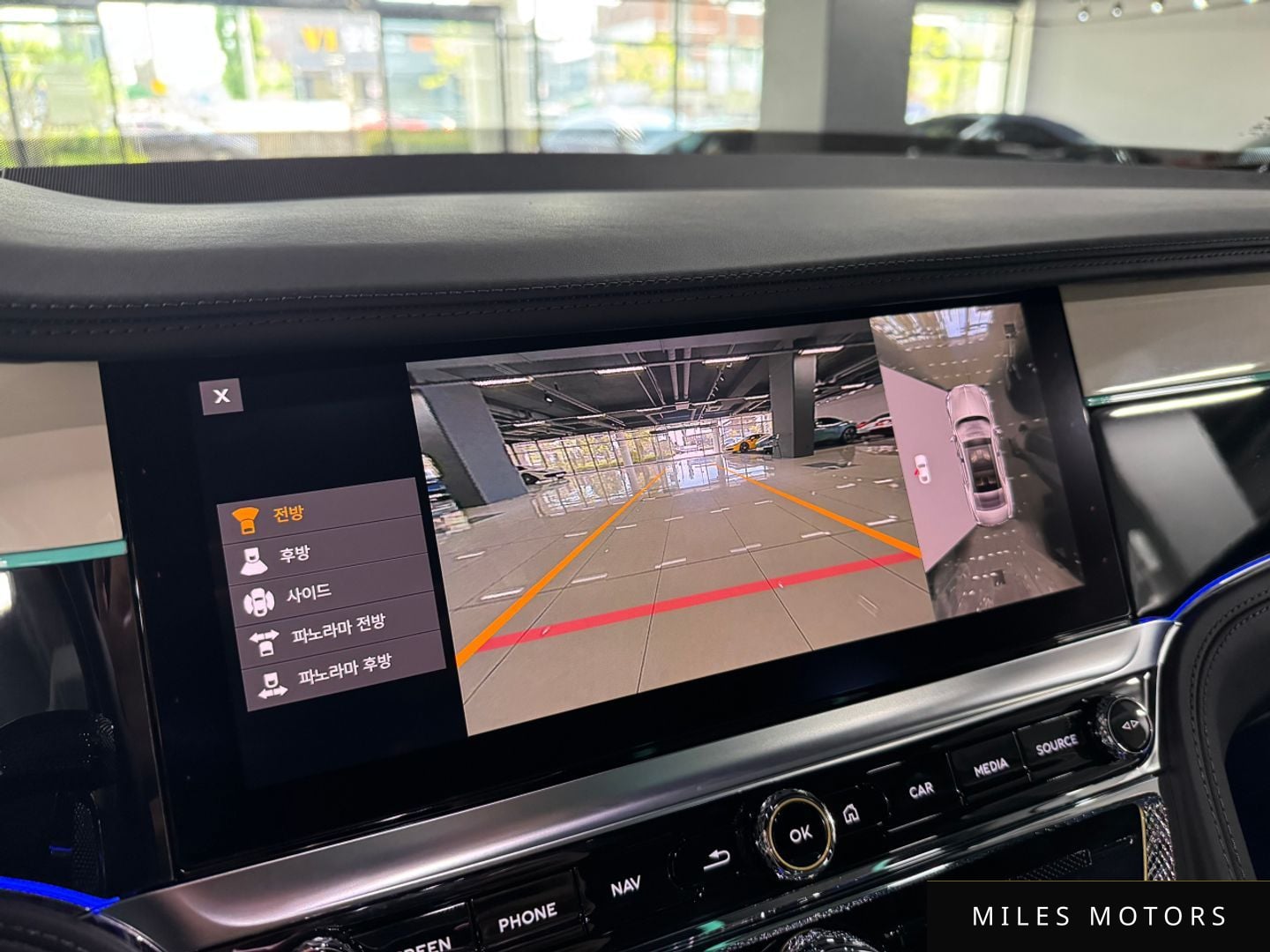 Bentley Flying Spur 2023 — миниатюра 9