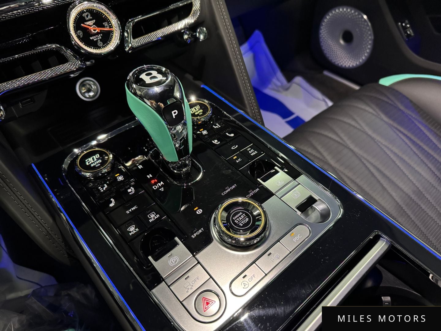 Bentley Flying Spur 2023 — миниатюра 11