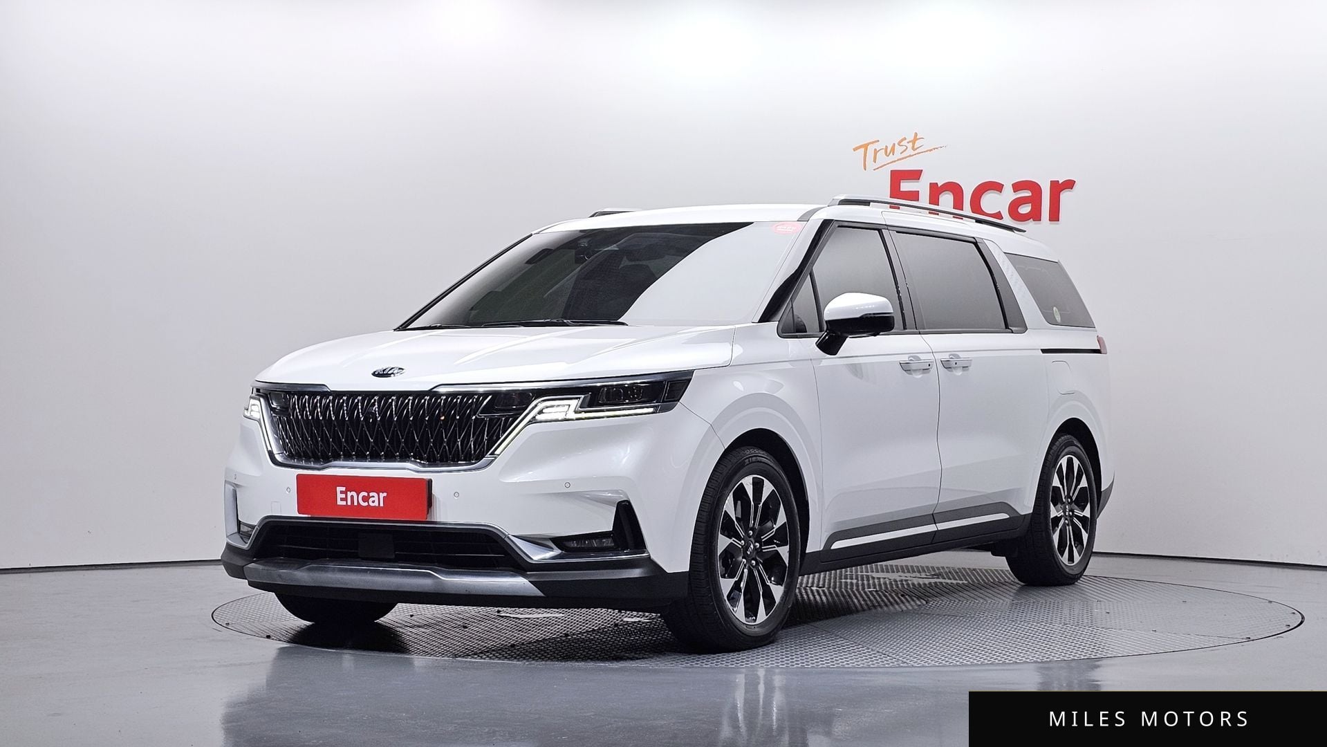 Kia Carnival 2021 — фото 1 из 12