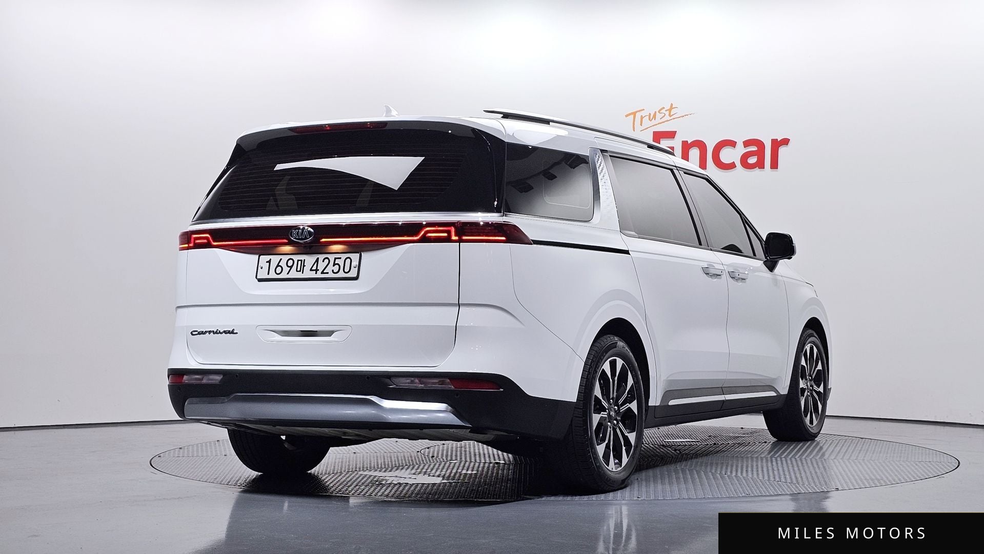 Kia Carnival 2021 — миниатюра 2