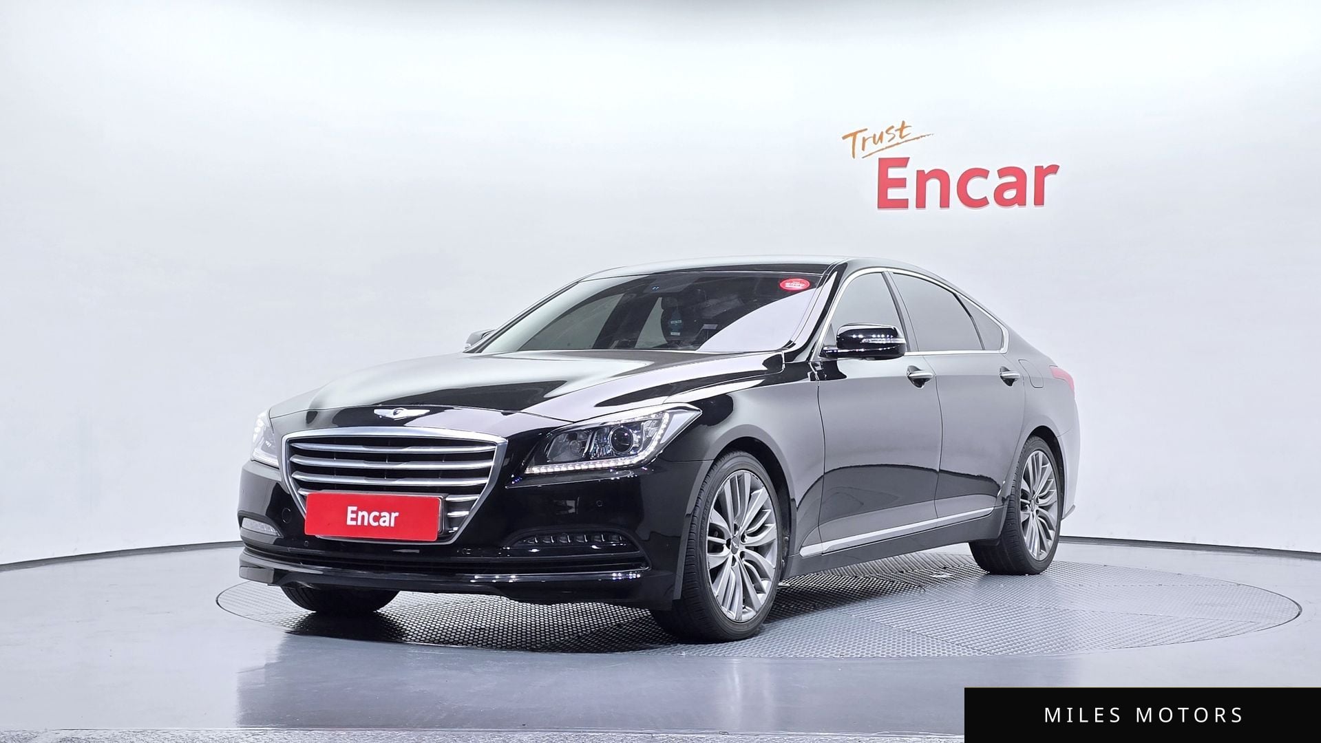 Hyundai Genesis 2016 — фото 1 из 12