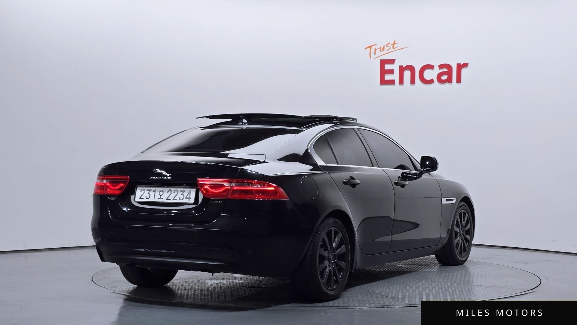 Jaguar XE 2016 — миниатюра 2