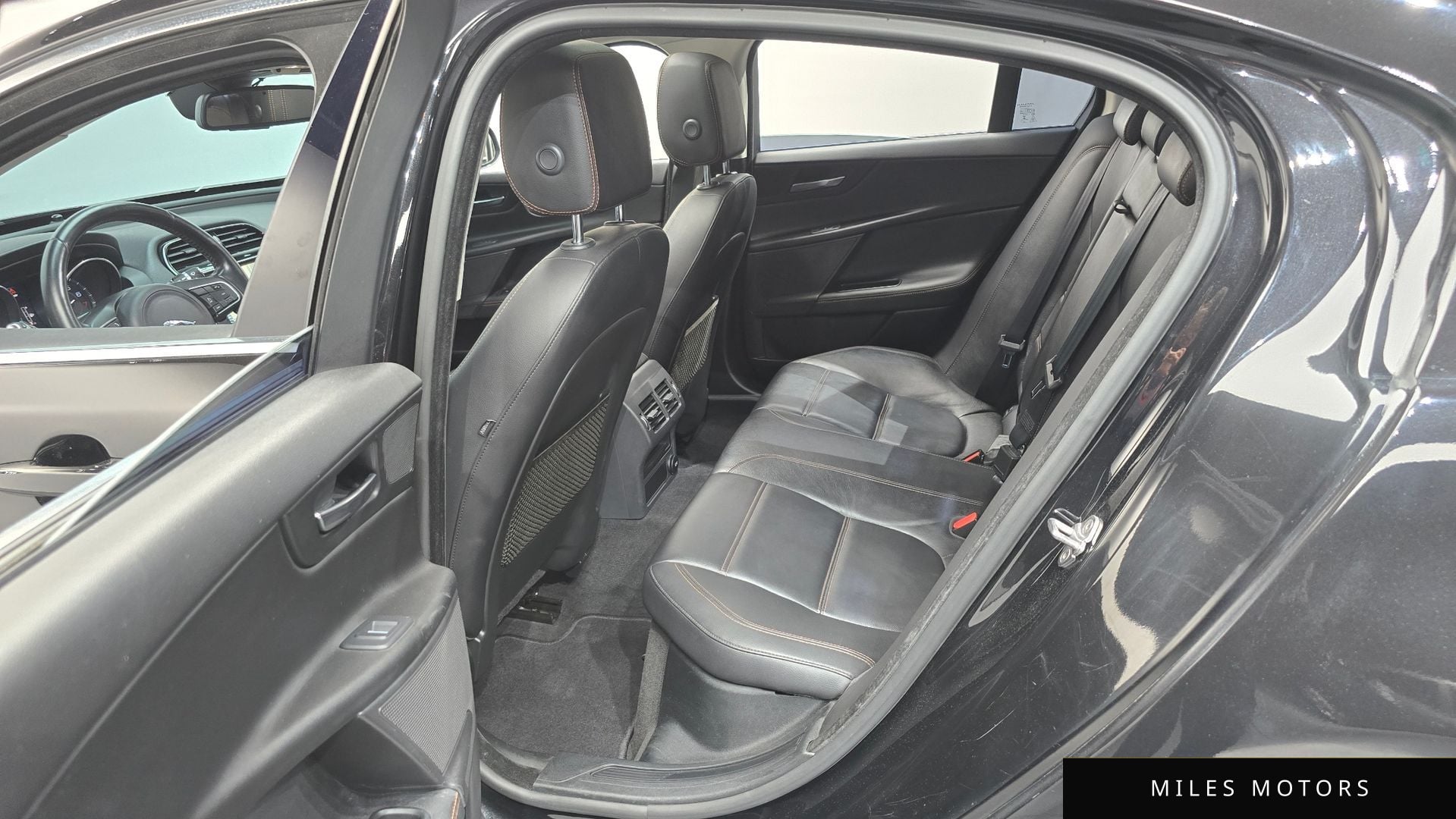 Jaguar XE 2016 — миниатюра 11