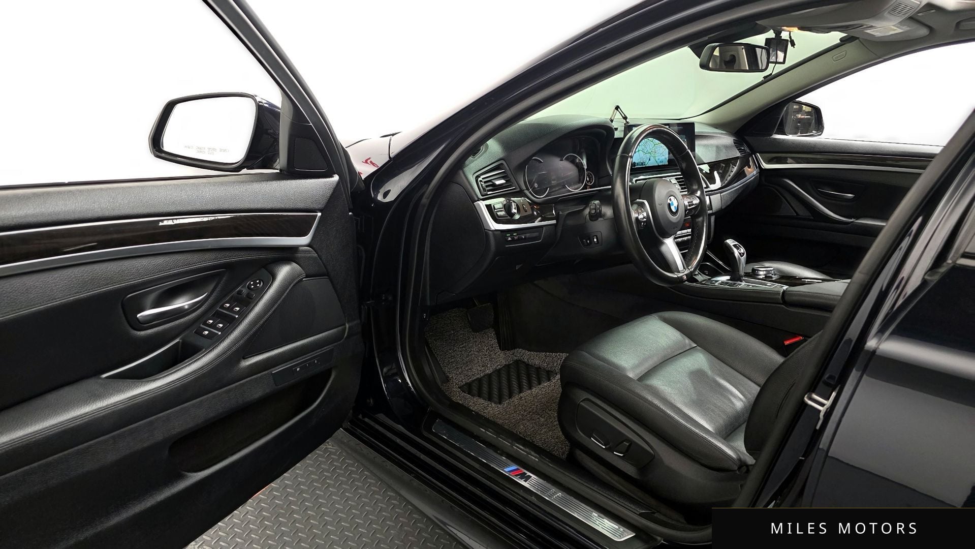 BMW 5 Series (F10) 2016 — миниатюра 10