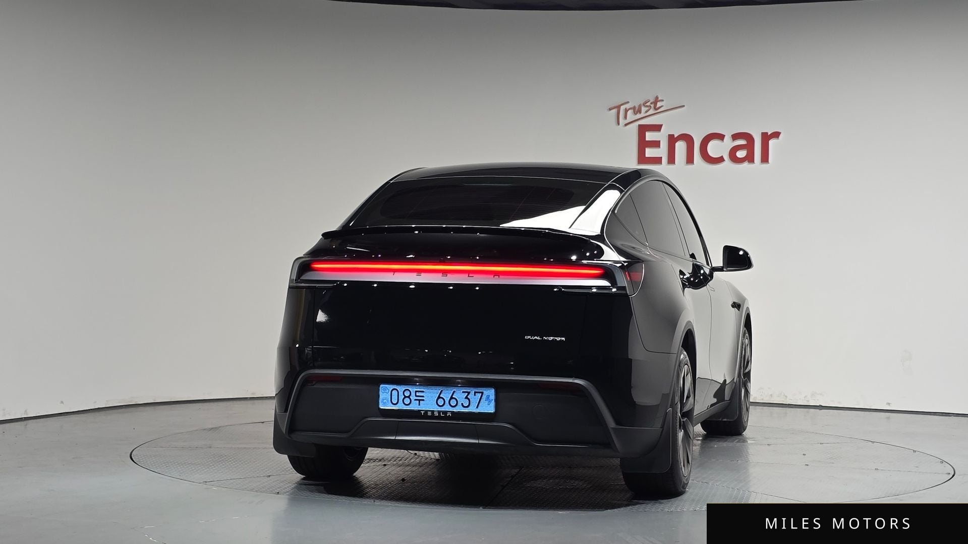 Tesla Model Y 2025 — миниатюра 3