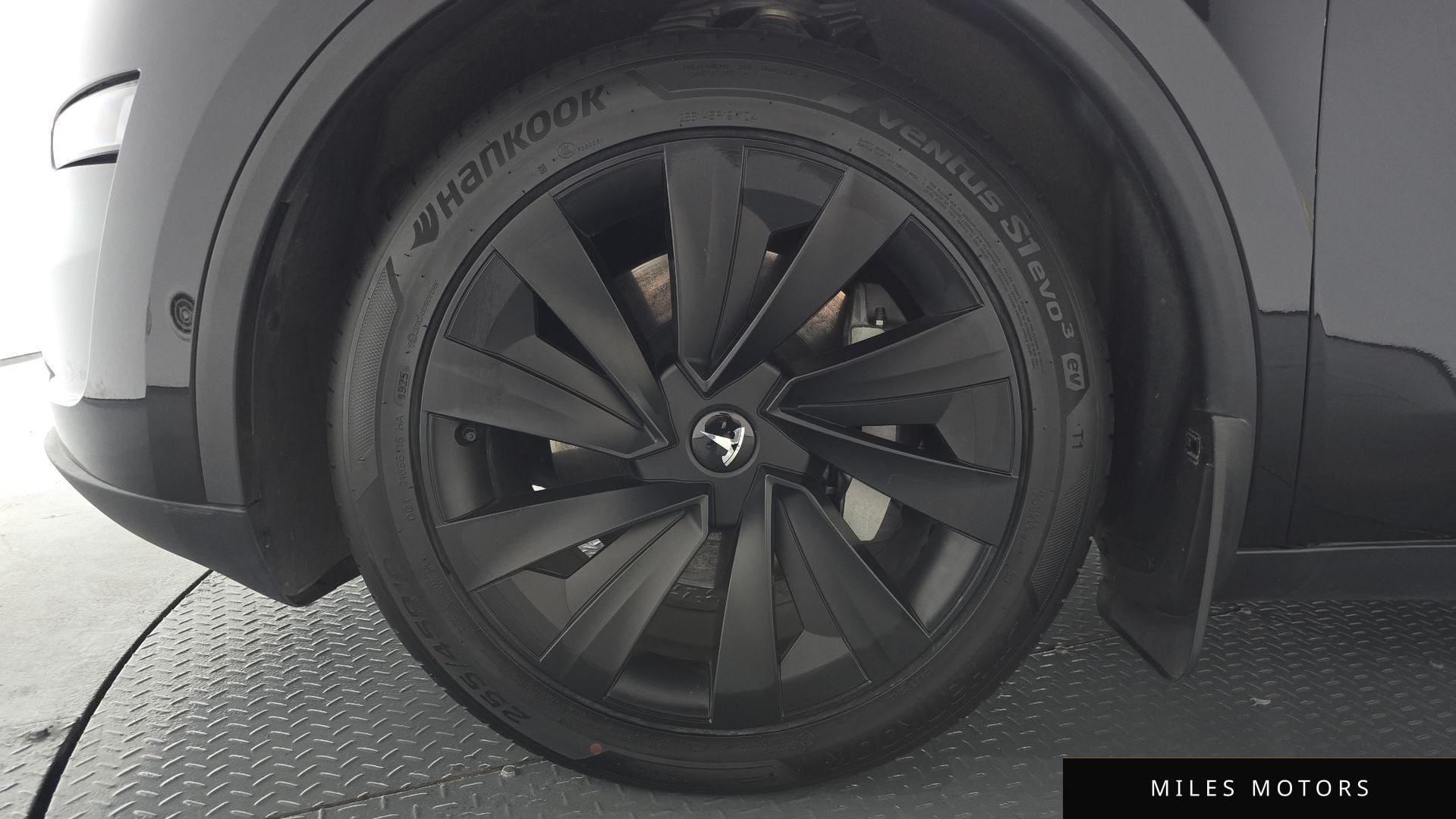 Tesla Model Y 2025 — миниатюра 4