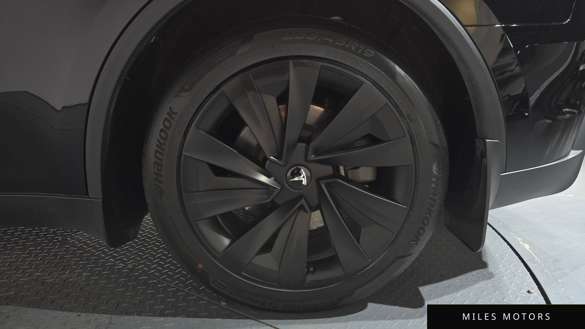 Tesla Model Y 2025 — миниатюра 6
