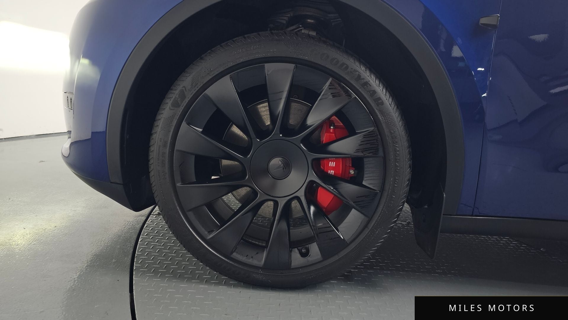 Tesla Model Y 2023 — миниатюра 4