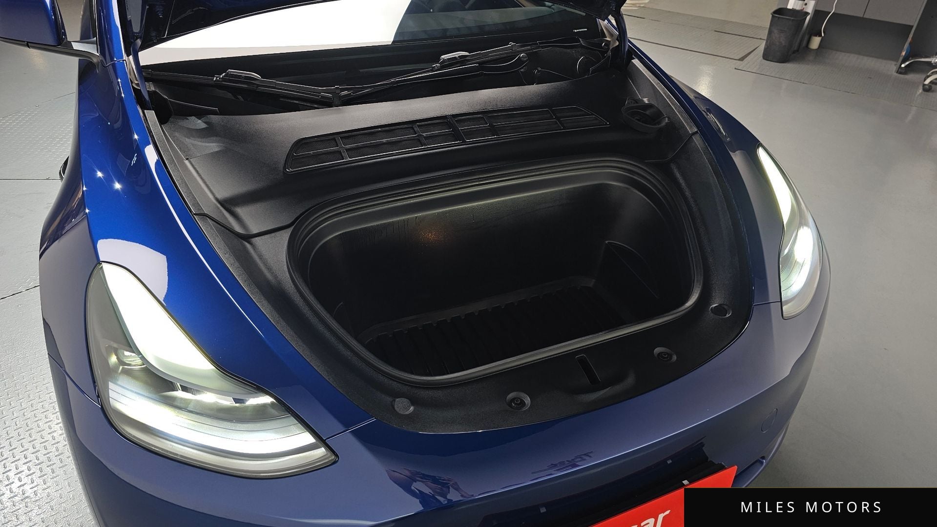 Tesla Model Y 2023 — миниатюра 5