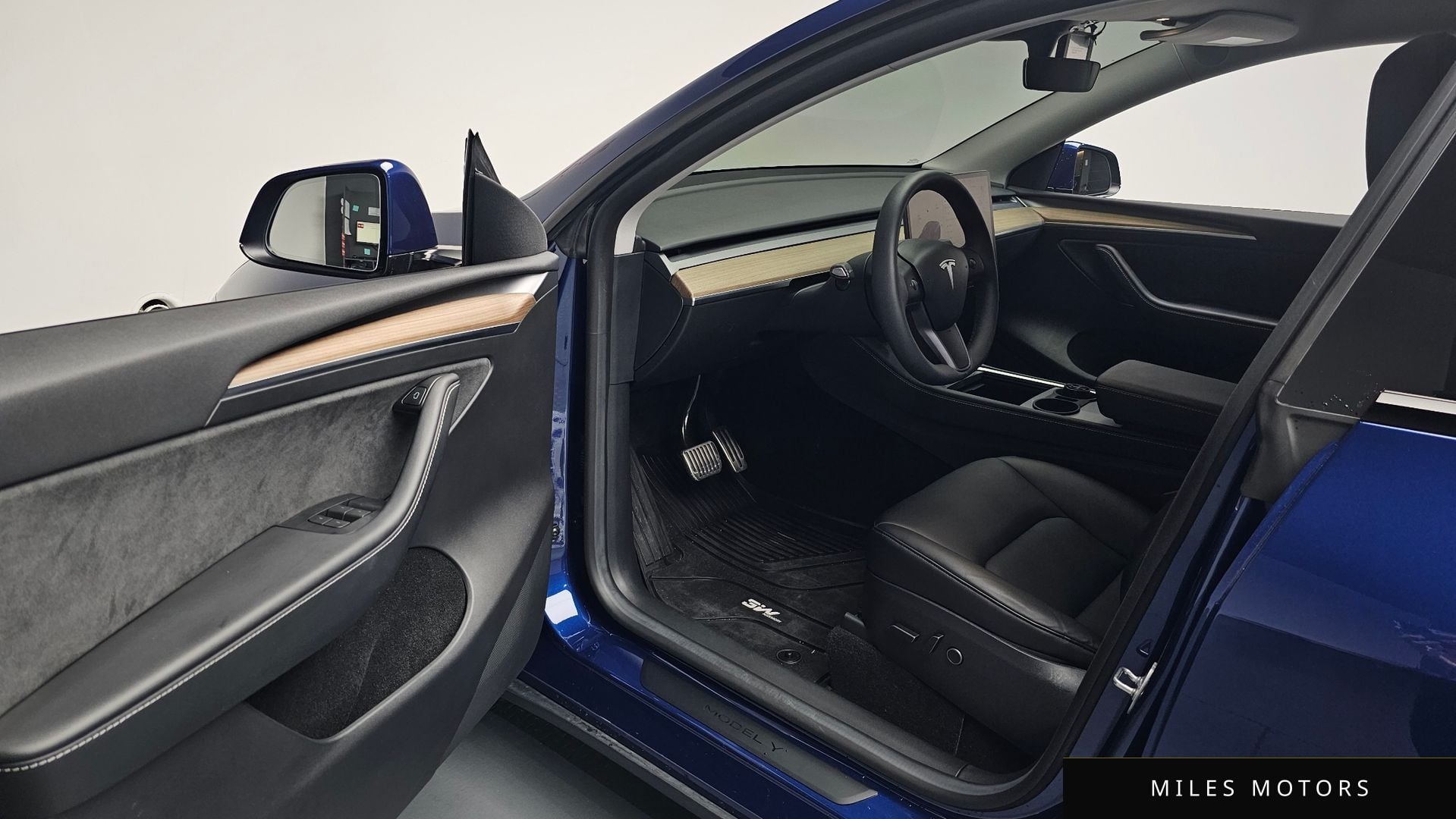 Tesla Model Y 2023 — миниатюра 12