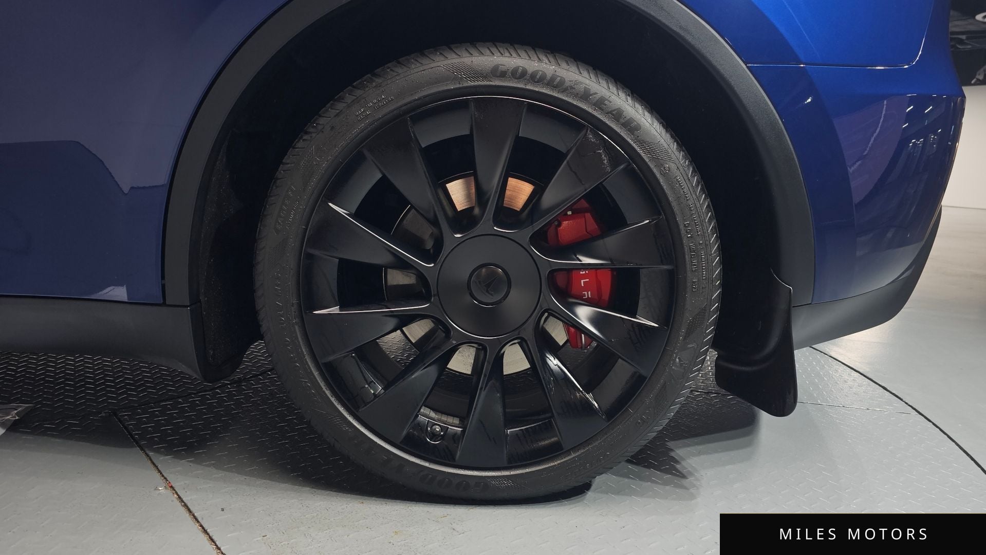 Tesla Model Y 2023 — миниатюра 6