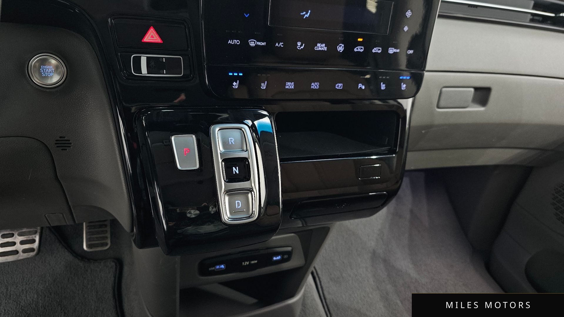 Hyundai Staria 2024 — миниатюра 12